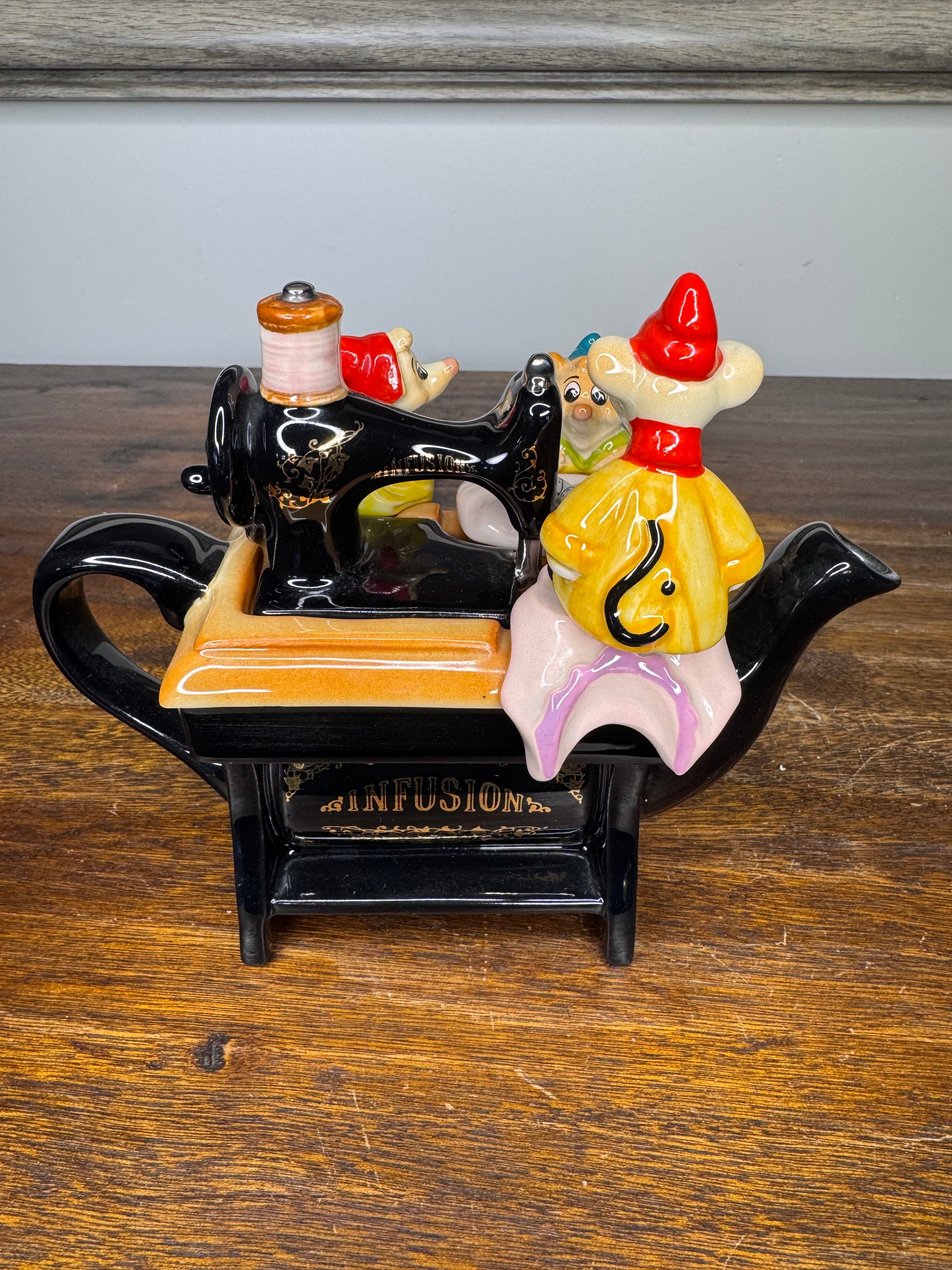 Vintage 1996 Paul carder Limited Edition Disney Cinderella Tea Pot w/ Original Box (No Styrofoam Insert)