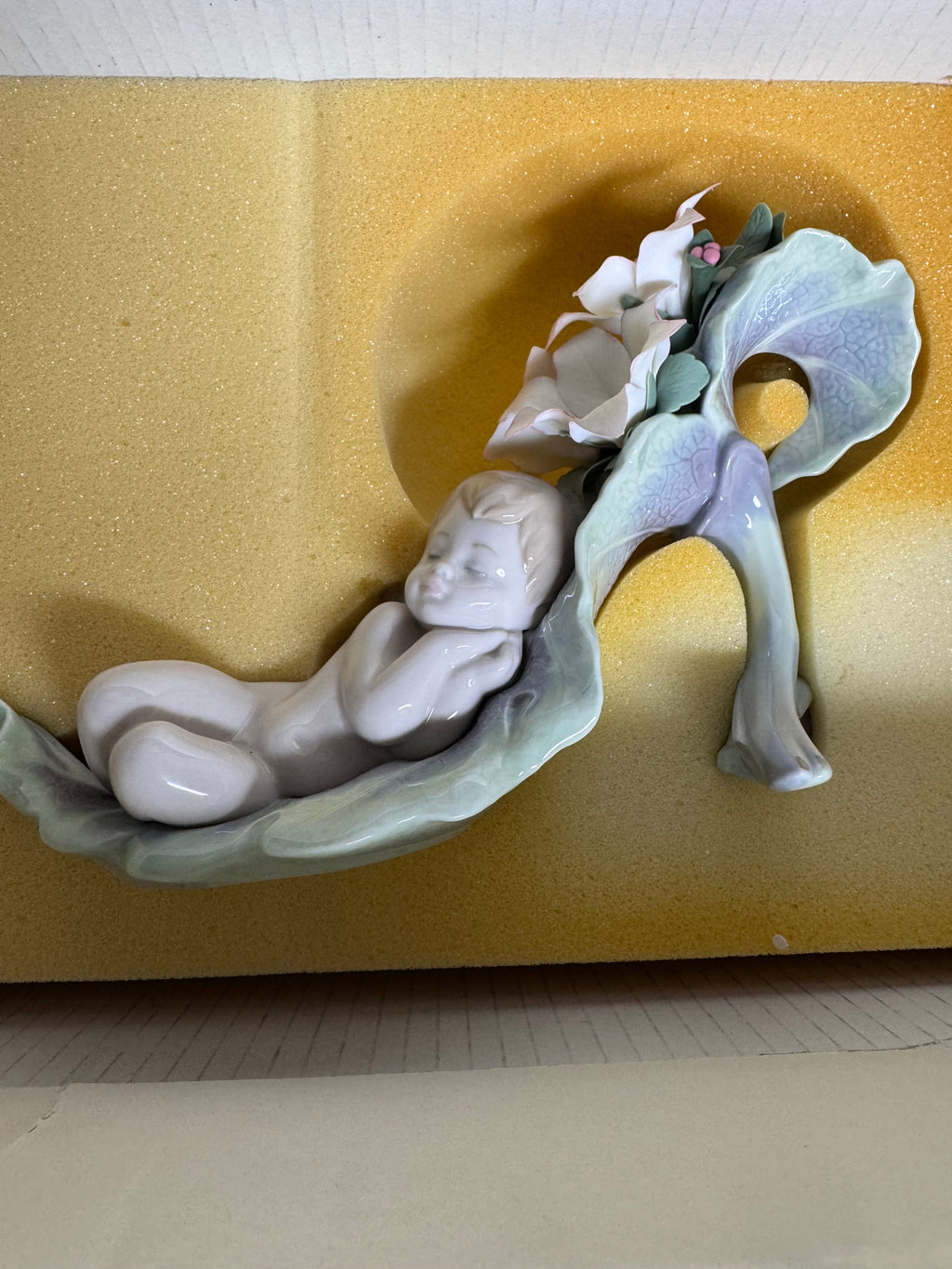 Lladro "Dreaming on Dew Drops" Figurine w/ Original Box