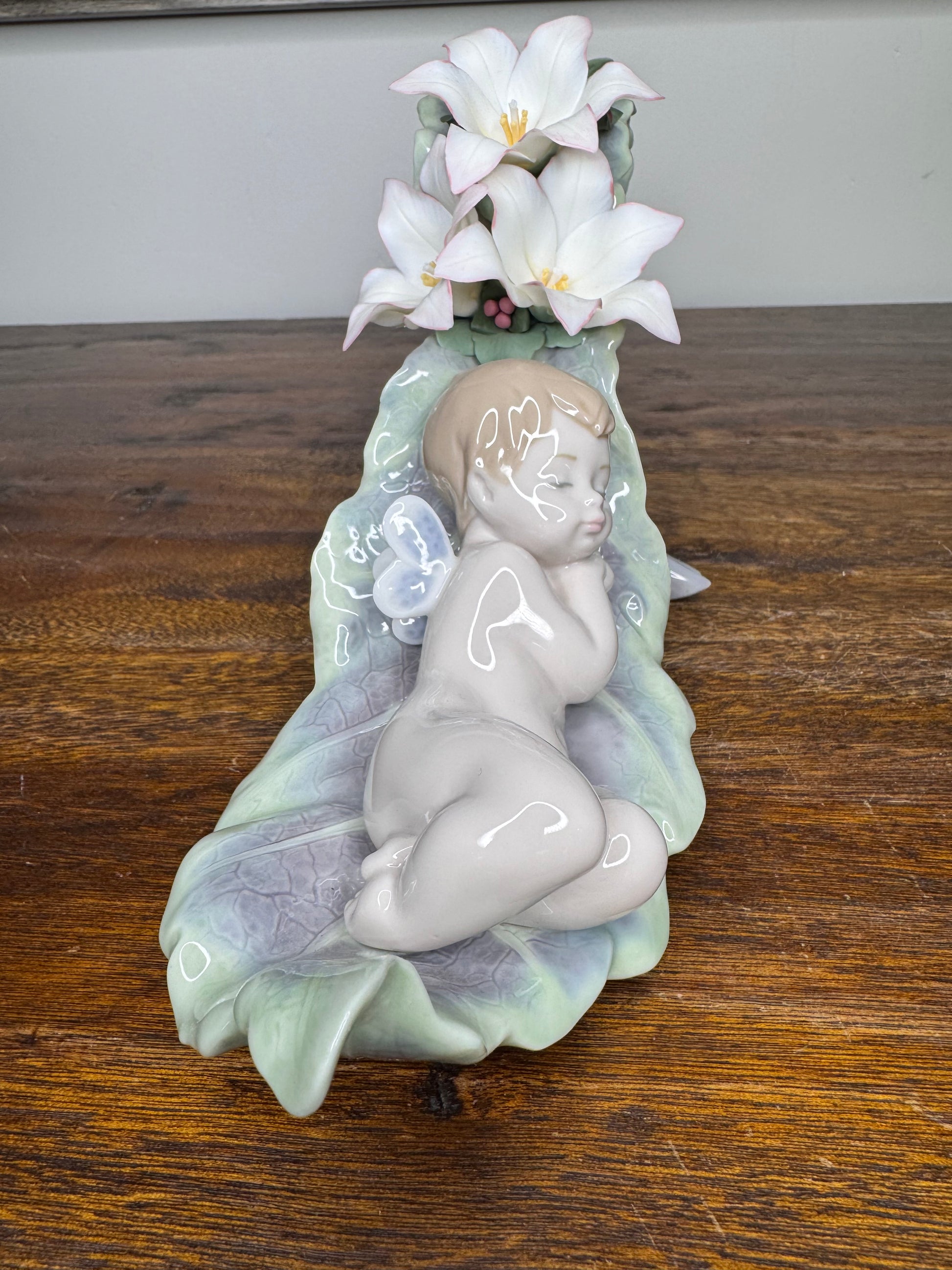 Lladro "Dreaming on Dew Drops" Figurine w/ Original Box