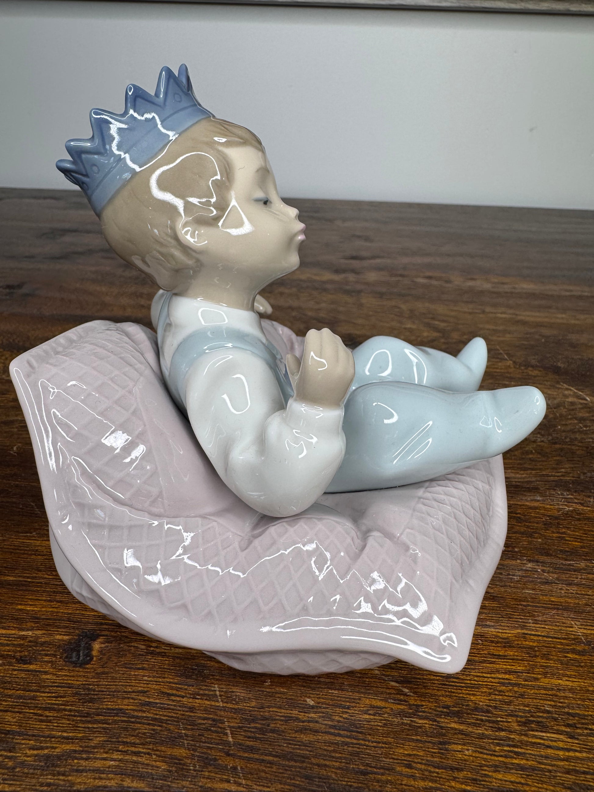 Vintage Nao by Lladro #1342 "King of The House" Figurine *READ FULL DESCRIPTION*