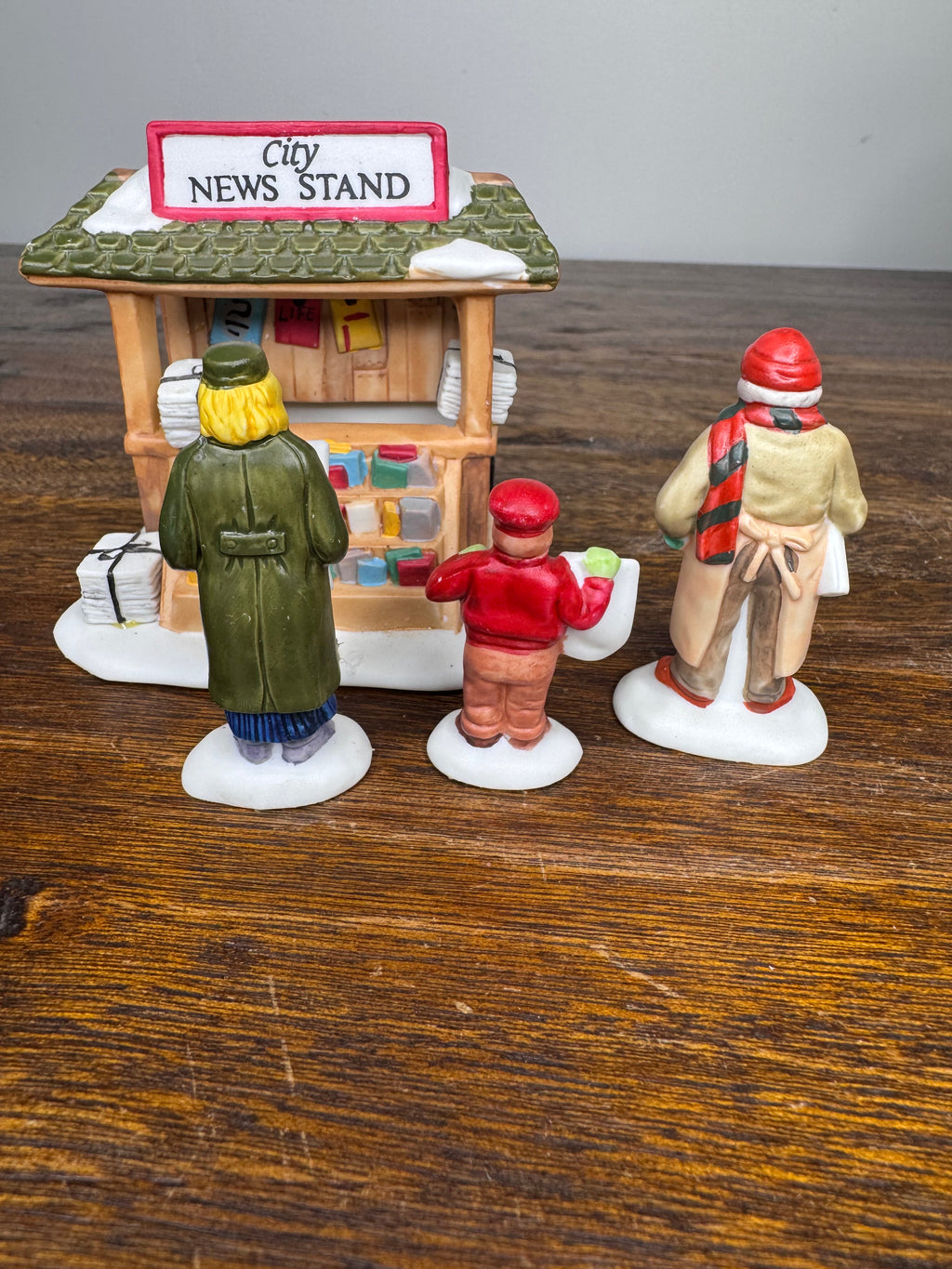 Retired Dept 56 Christmas Village Accessory City News Stand W/Original Box