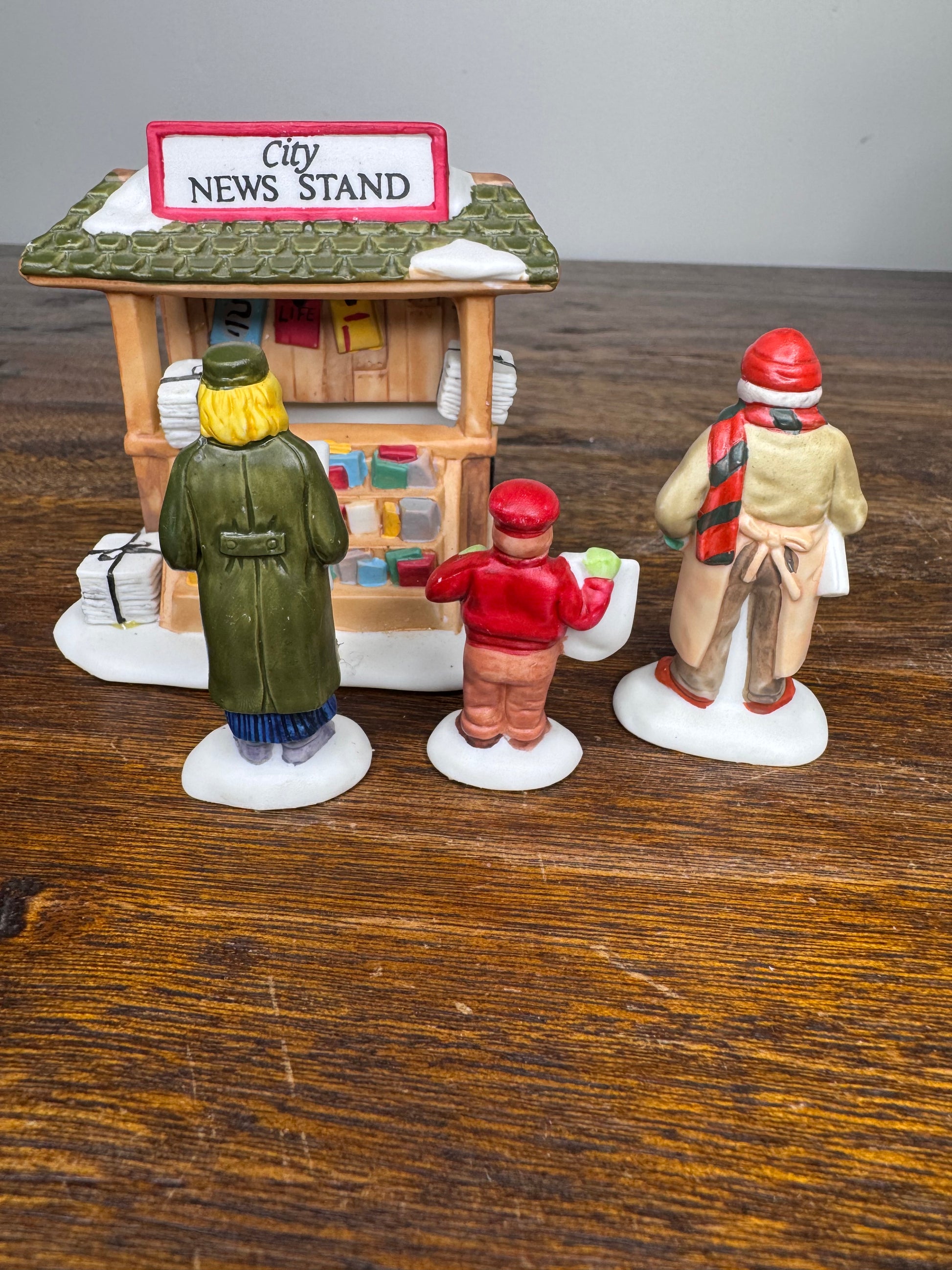 Retired Dept 56 Christmas Village Accessory City News Stand W/Original Box
