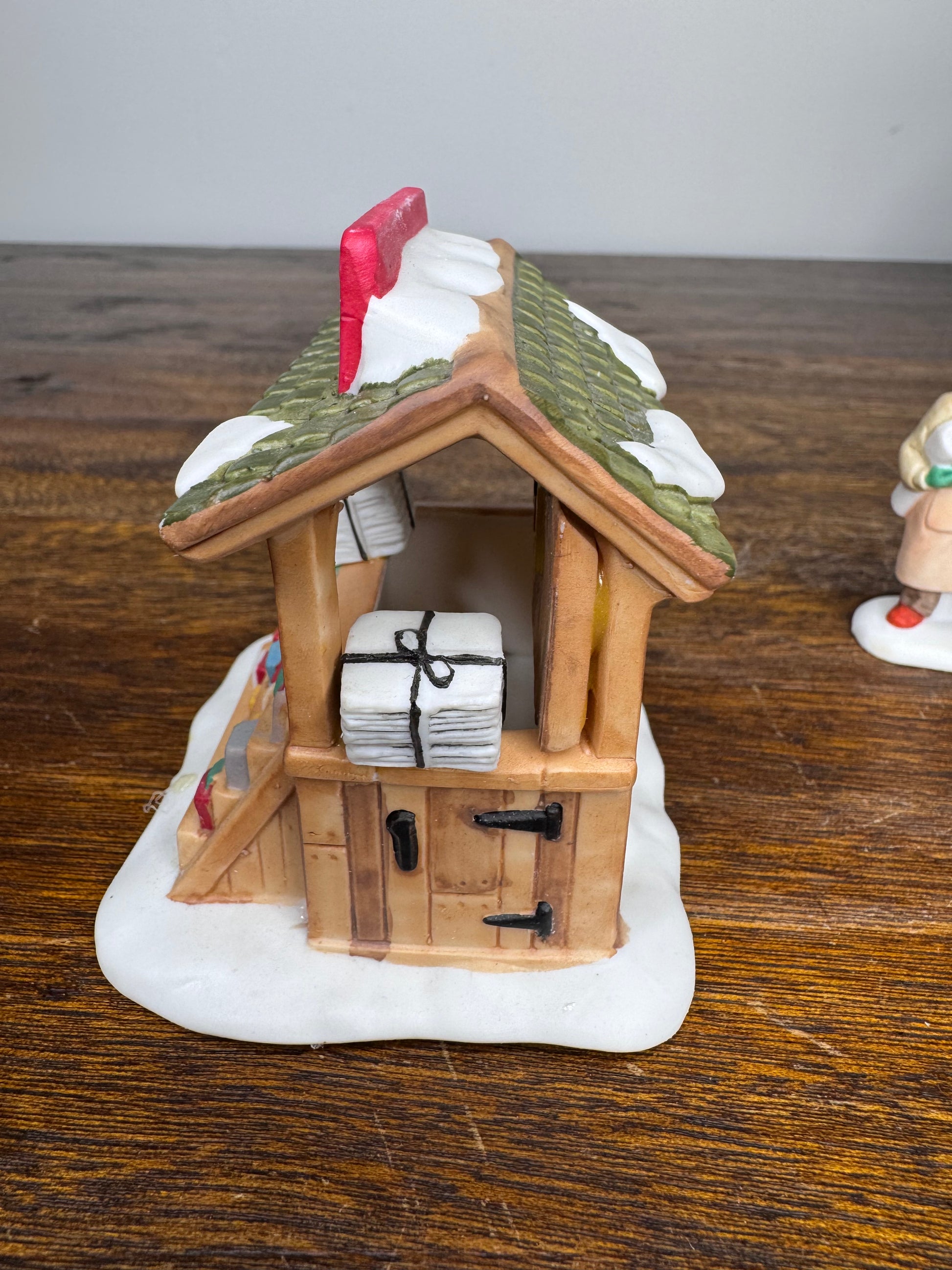 Retired Dept 56 Christmas Village Accessory City News Stand W/Original Box