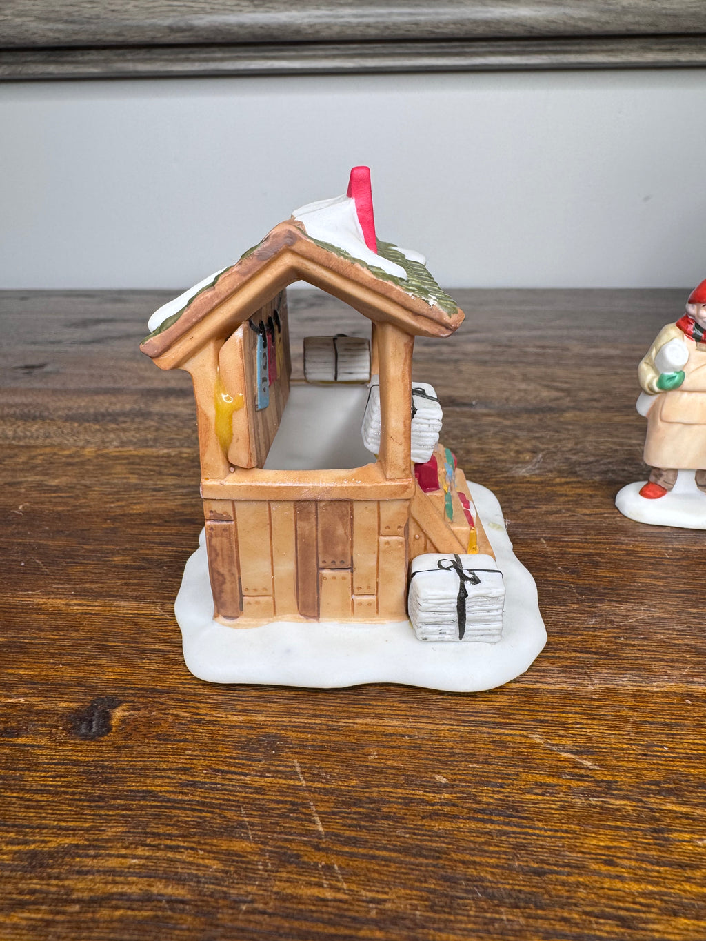 Retired Dept 56 Christmas Village Accessory City News Stand W/Original Box