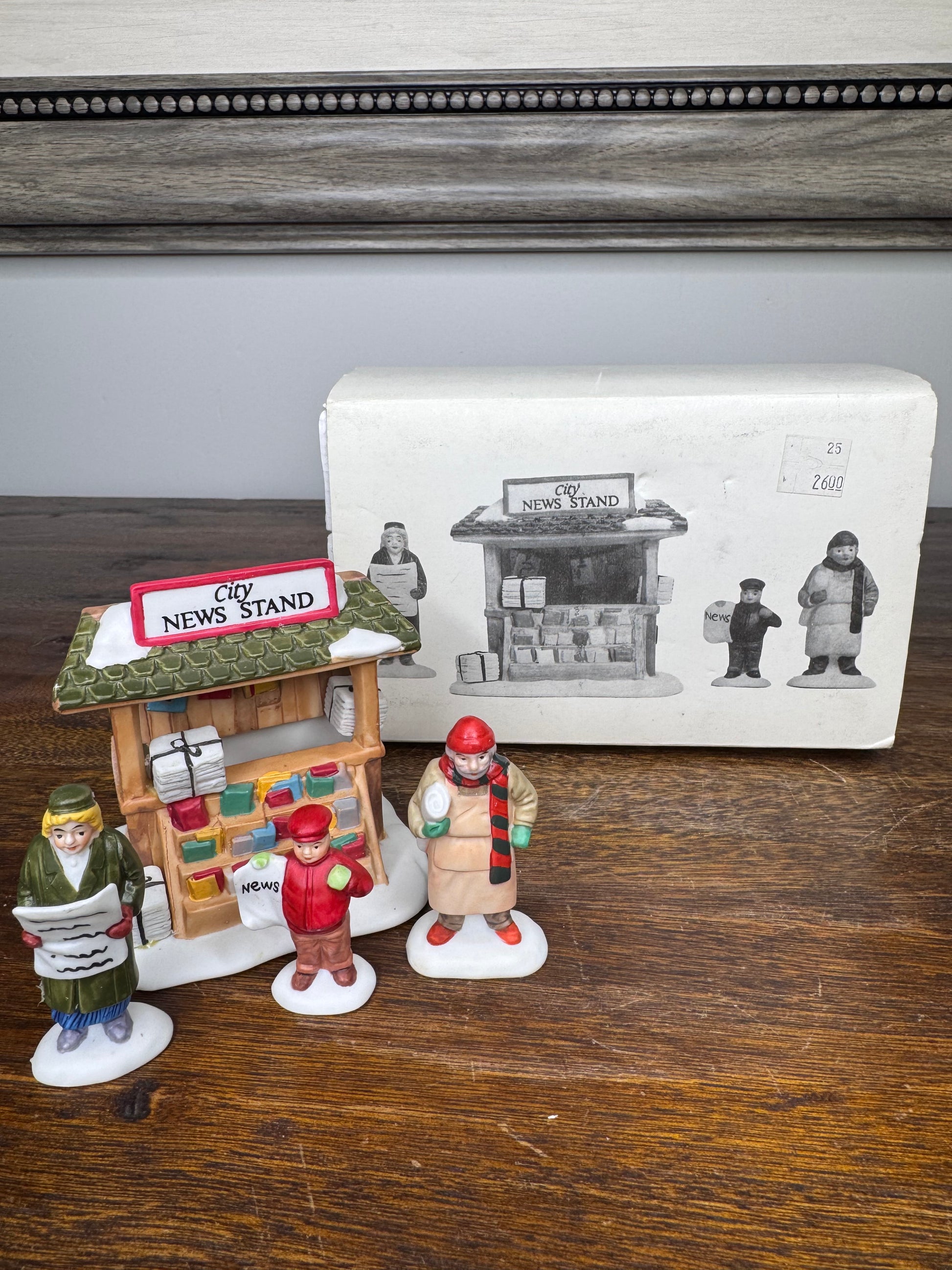 Retired Dept 56 Christmas Village Accessory City News Stand W/Original Box