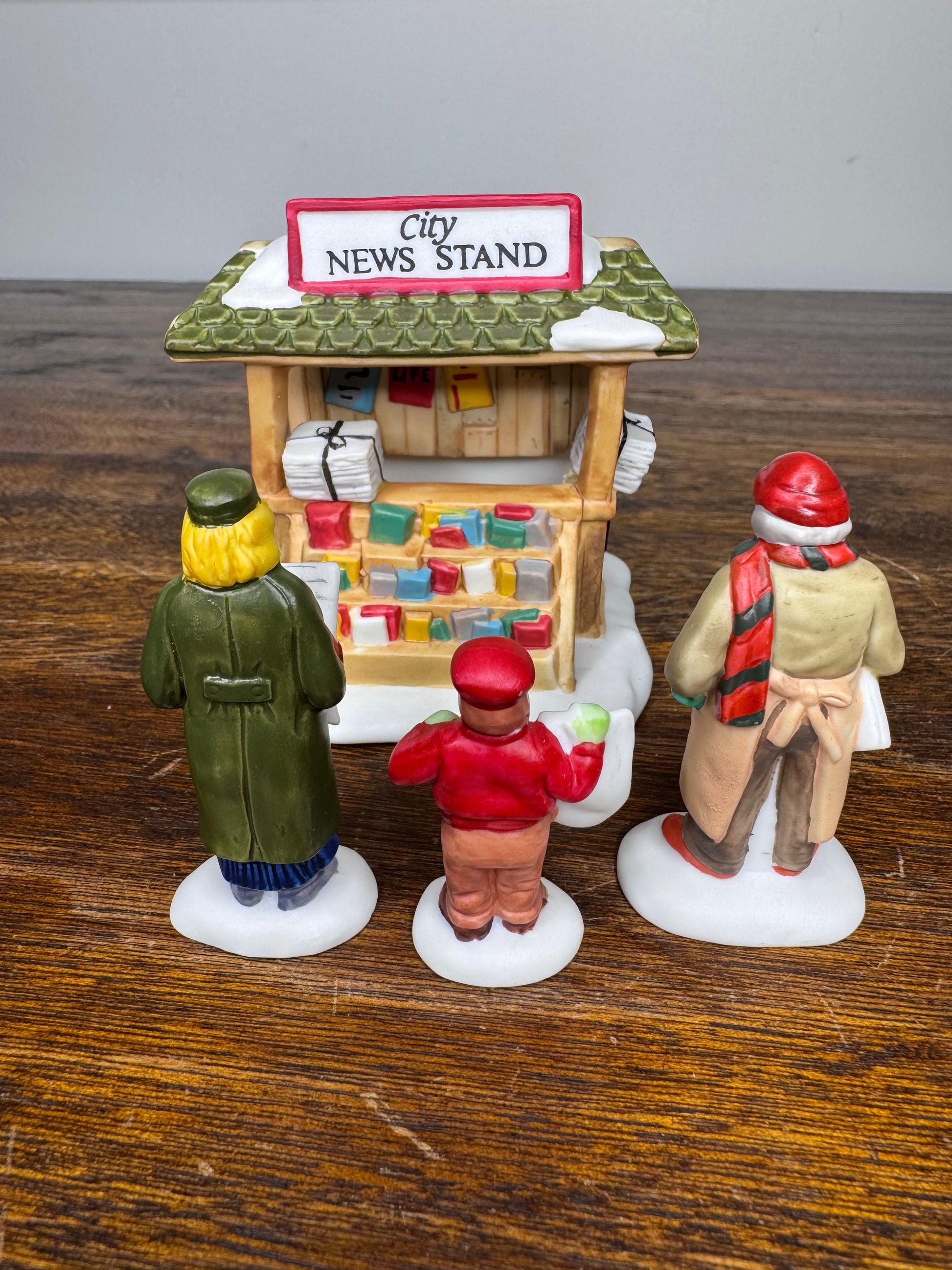 Retired Dept 56 Christmas Village Accessory City Newsstand 4 Piece Set