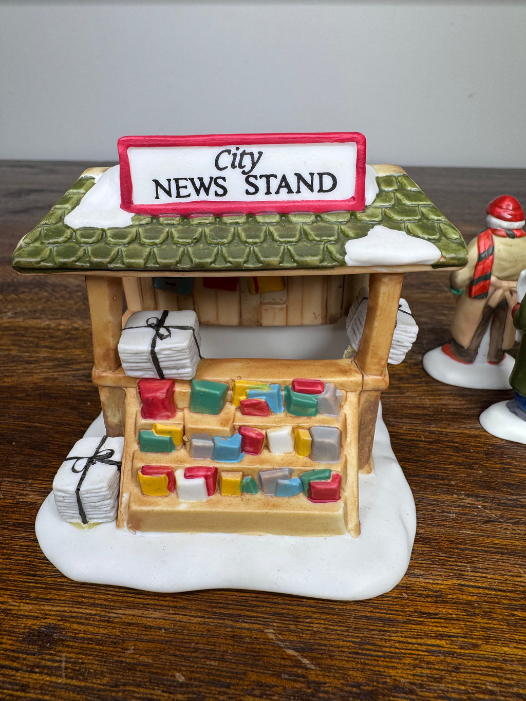 Retired Dept 56 Christmas Village Accessory City Newsstand 4 Piece Set