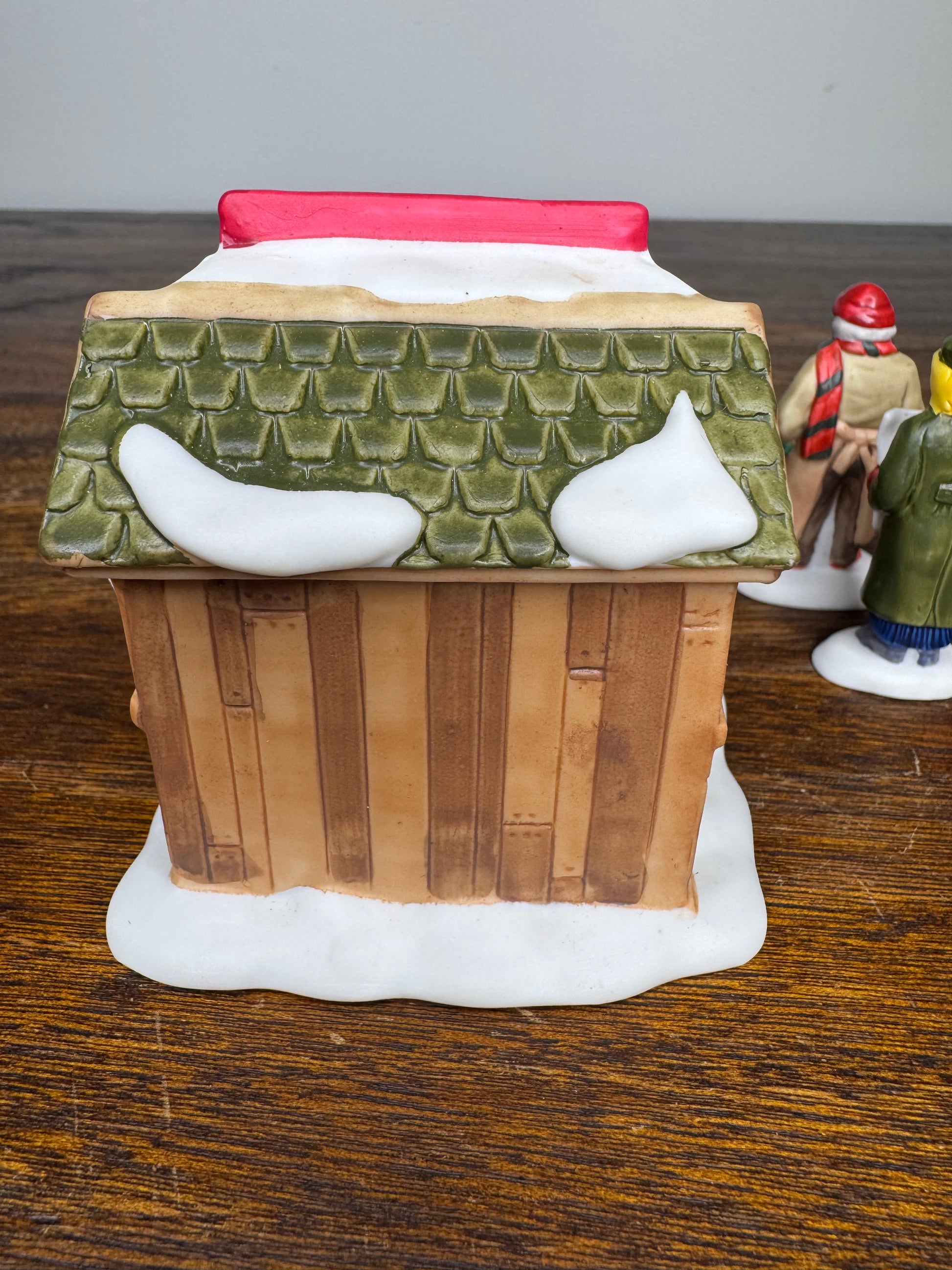 Retired Dept 56 Christmas Village Accessory City Newsstand 4 Piece Set