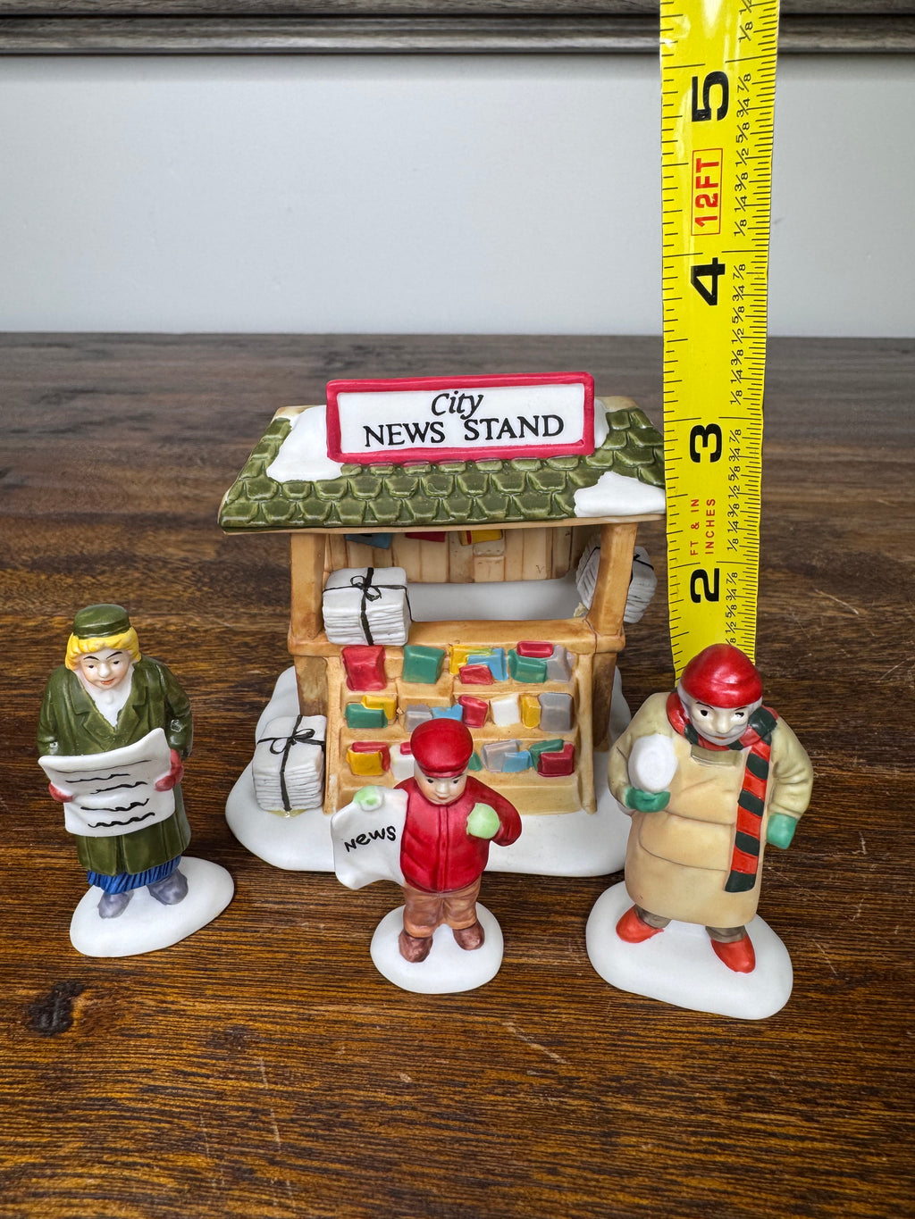 Retired Dept 56 Christmas Village Accessory City Newsstand 4 Piece Set