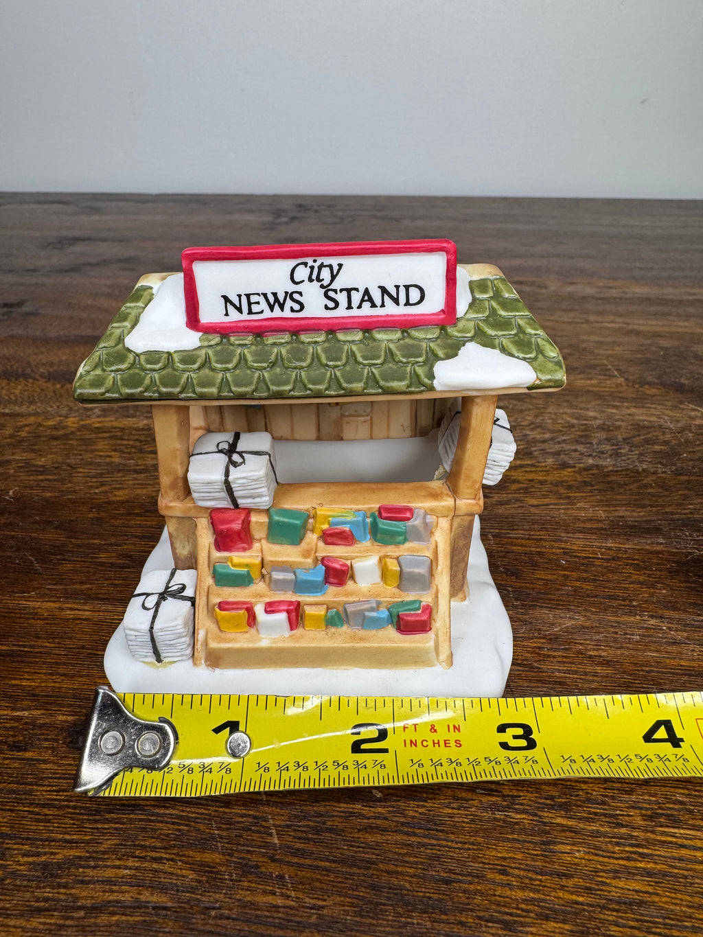 Retired Dept 56 Christmas Village Accessory City Newsstand 4 Piece Set
