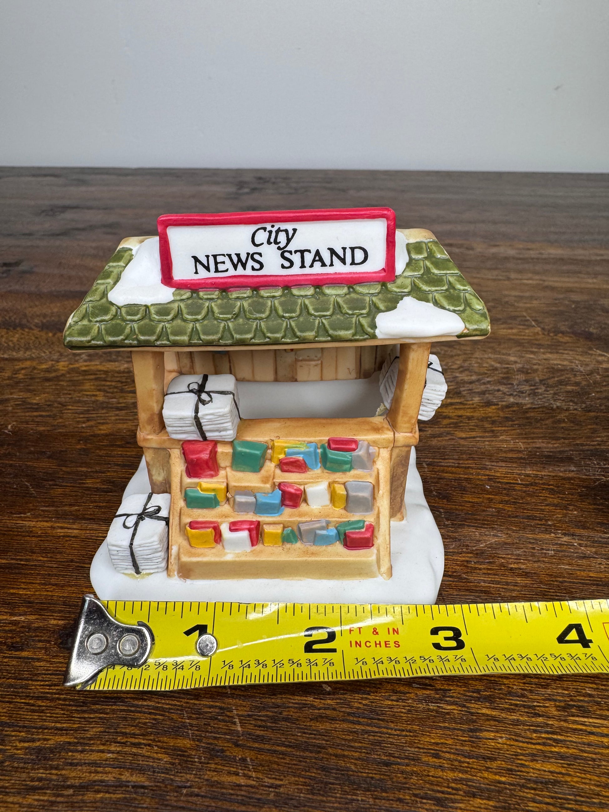 Retired Dept 56 Christmas Village Accessory City Newsstand 4 Piece Set