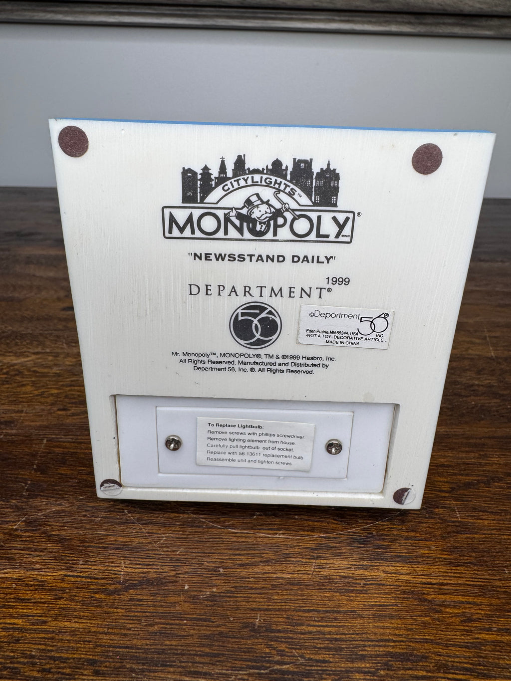 Dept 56 Newstand Daily Monopoly Village Light Up Building *READ FULL DESCRIPTION*