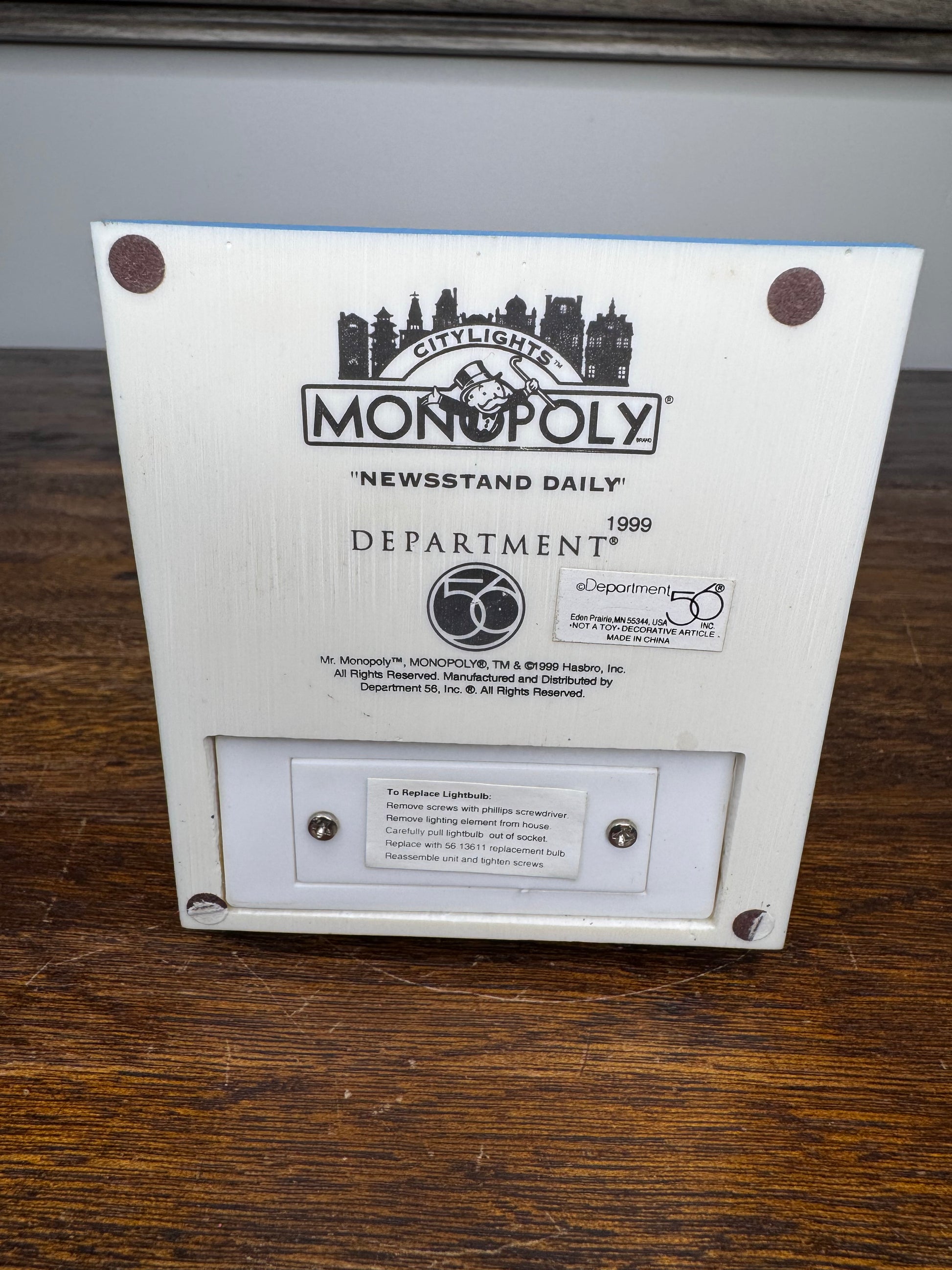 Dept 56 Newstand Daily Monopoly Village Light Up Building *READ FULL DESCRIPTION*