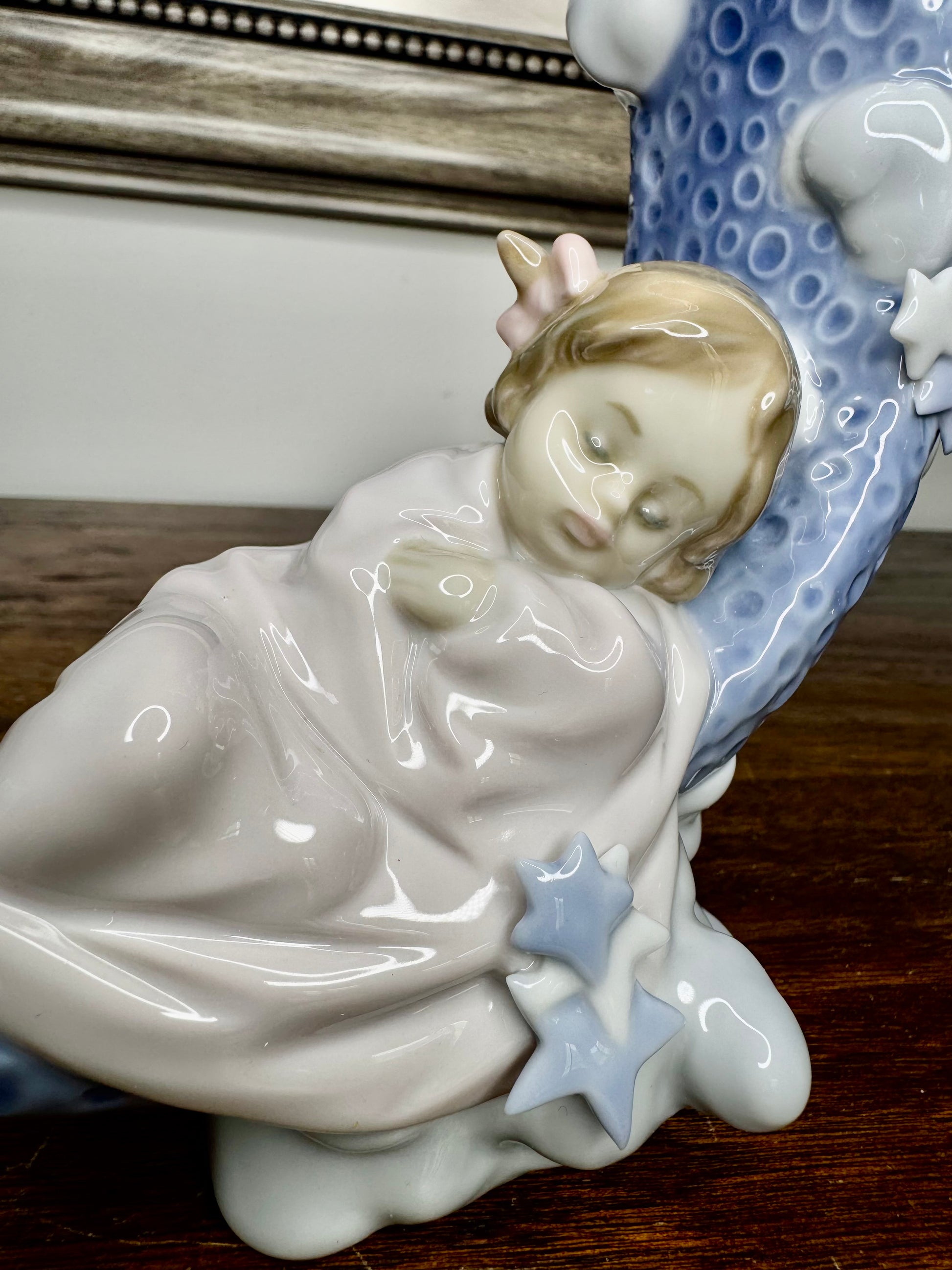1998 Lladro Heavens Lullaby Girl Asleep on the Moon Figurine w/ Box