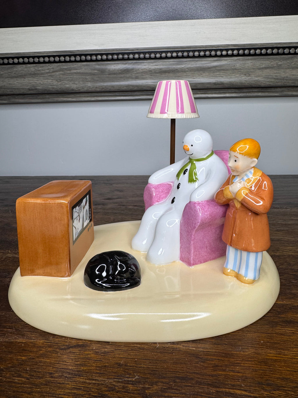 Numbered 2004 Coalport "A Cold Night In" from The Snowman Collection Limited Edition w/ Box