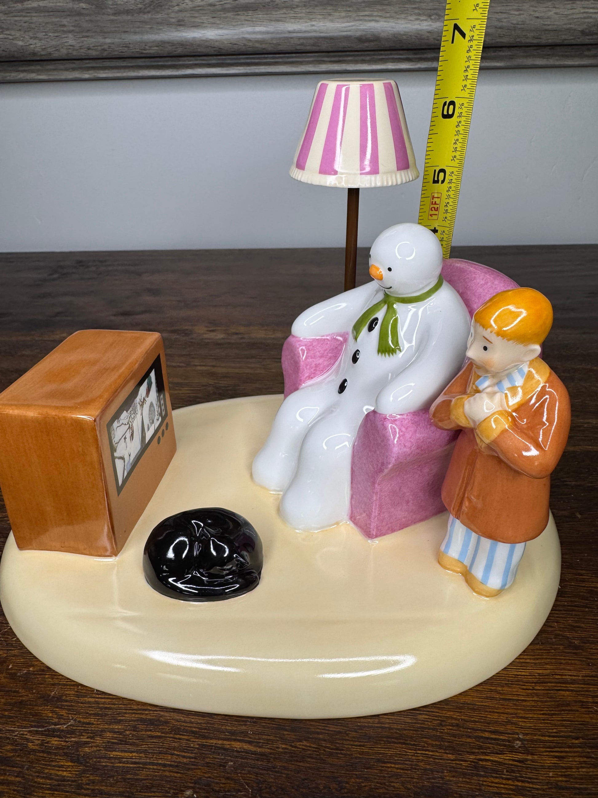 Numbered 2004 Coalport "A Cold Night In" from The Snowman Collection Limited Edition w/ Box