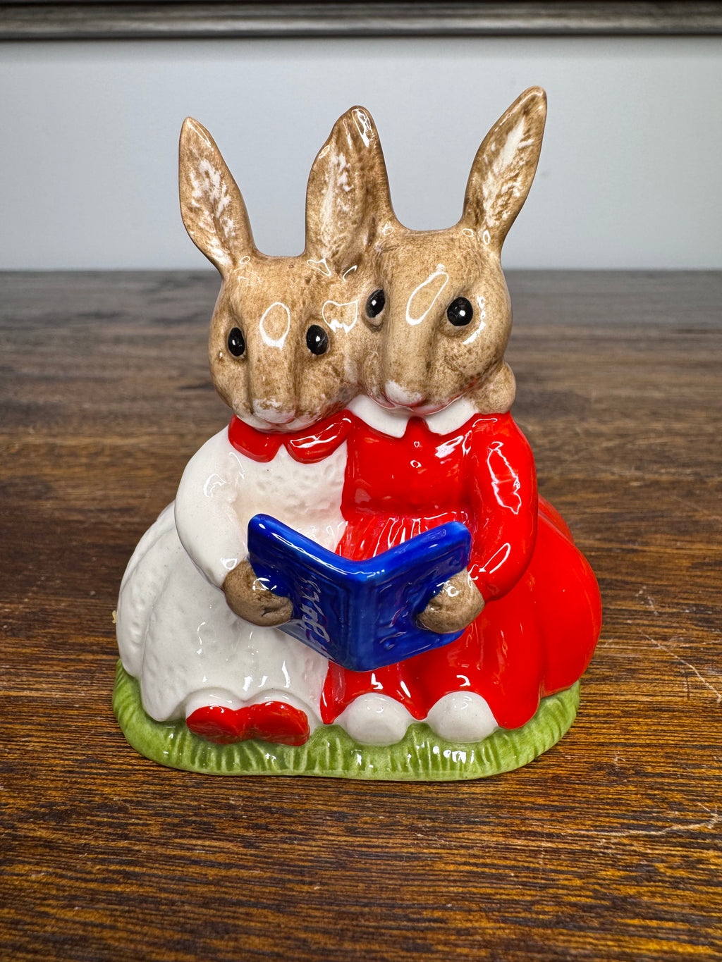 1995 Royal Doulton Collectors Club Exclusive "Partners in Collecting" Bunnykins Figurine