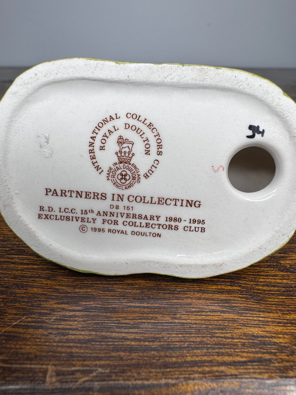 1995 Royal Doulton Collectors Club Exclusive "Partners in Collecting" Bunnykins Figurine