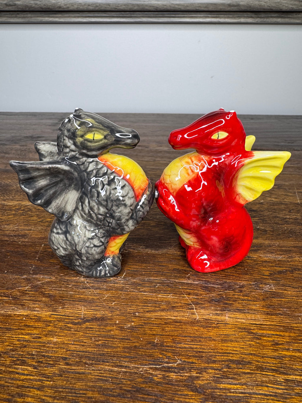 NIB Magnetic Dragon Salt and Pepper Shakers