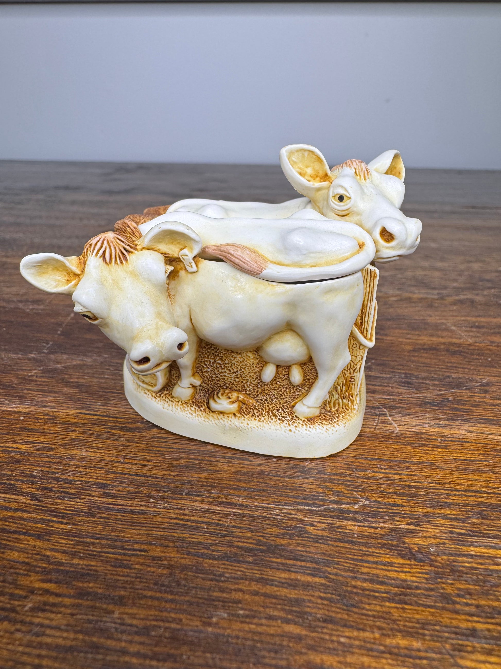 Harmony Kingdom "Jersey Belles" Trinket Box.