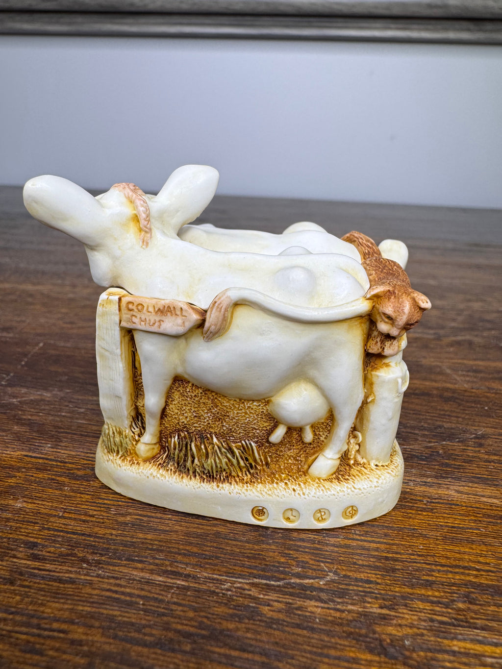 Harmony Kingdom "Jersey Belles" Trinket Box.