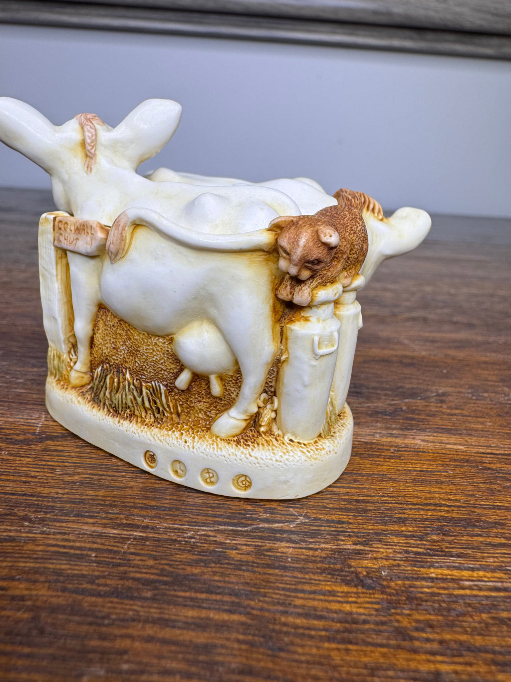 Harmony Kingdom "Jersey Belles" Trinket Box.
