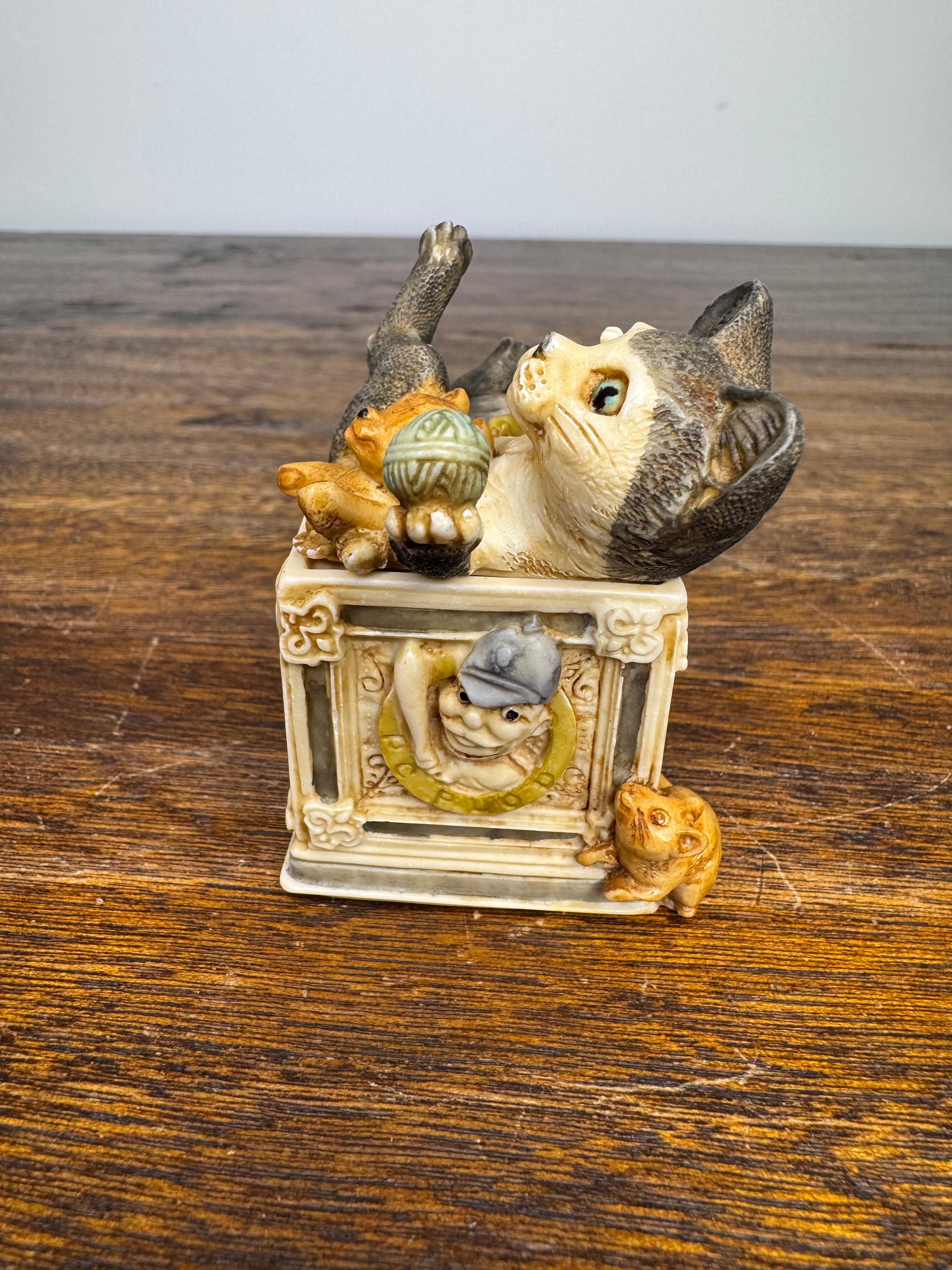 Harmony Kingdom "Courtenay" Cat Trinket Box