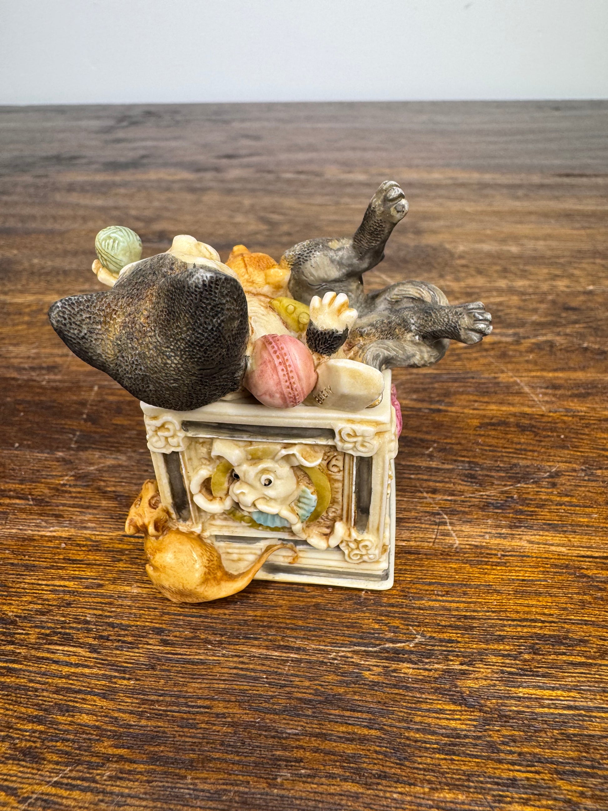 Harmony Kingdom "Courtenay" Cat Trinket Box