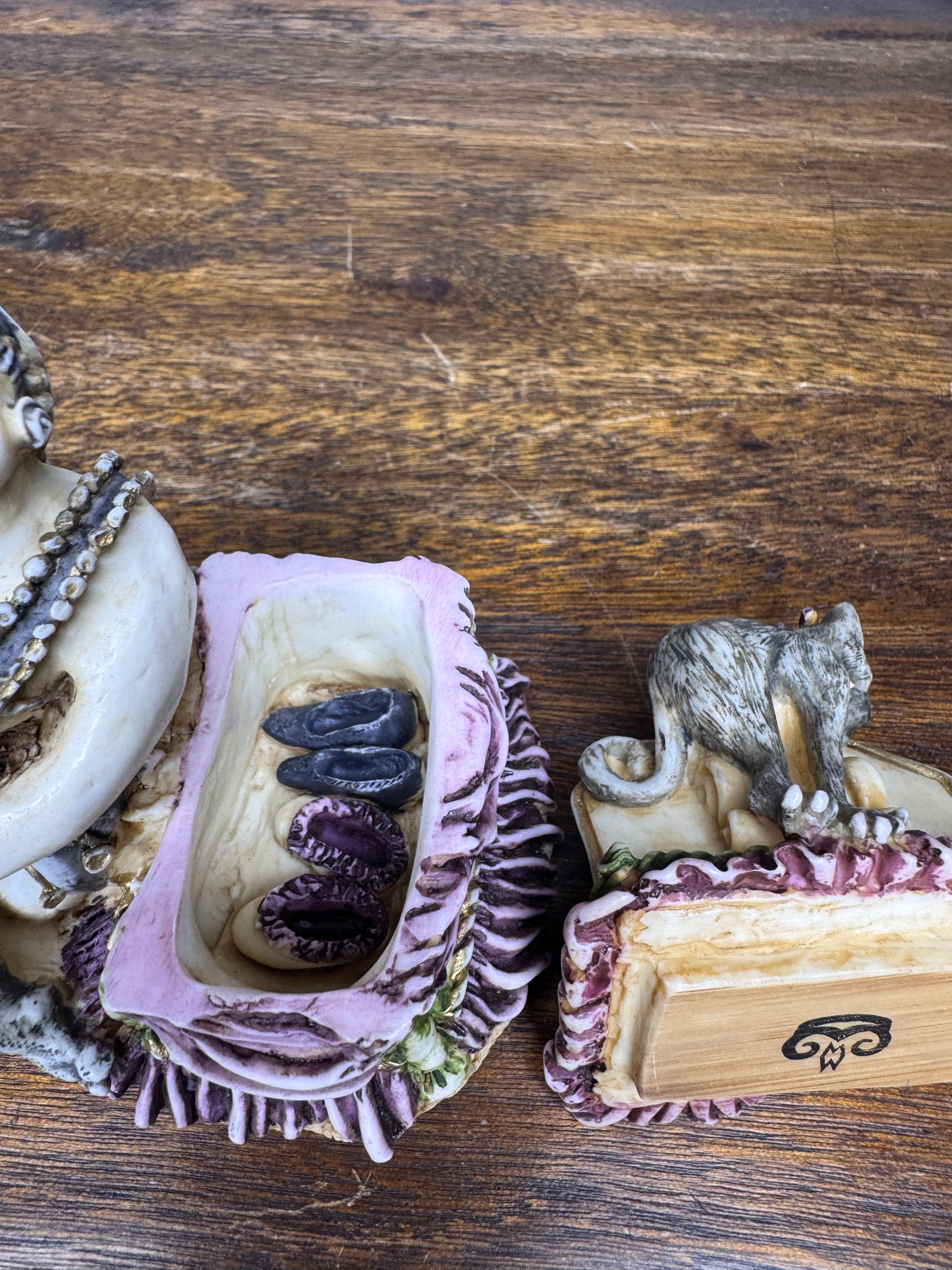 Harmony Kingdom Clare De Lune Josephine and the Cat Trinket Box
