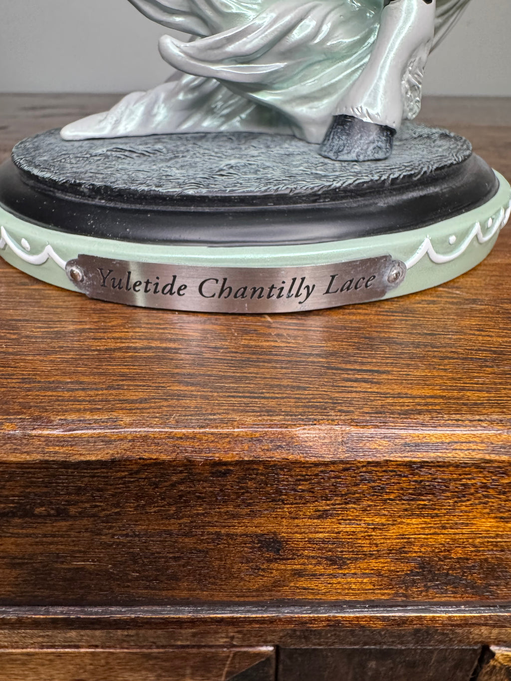 Stunning NIB Trail of Painted Ponies "Chantilly Lace" Figurine