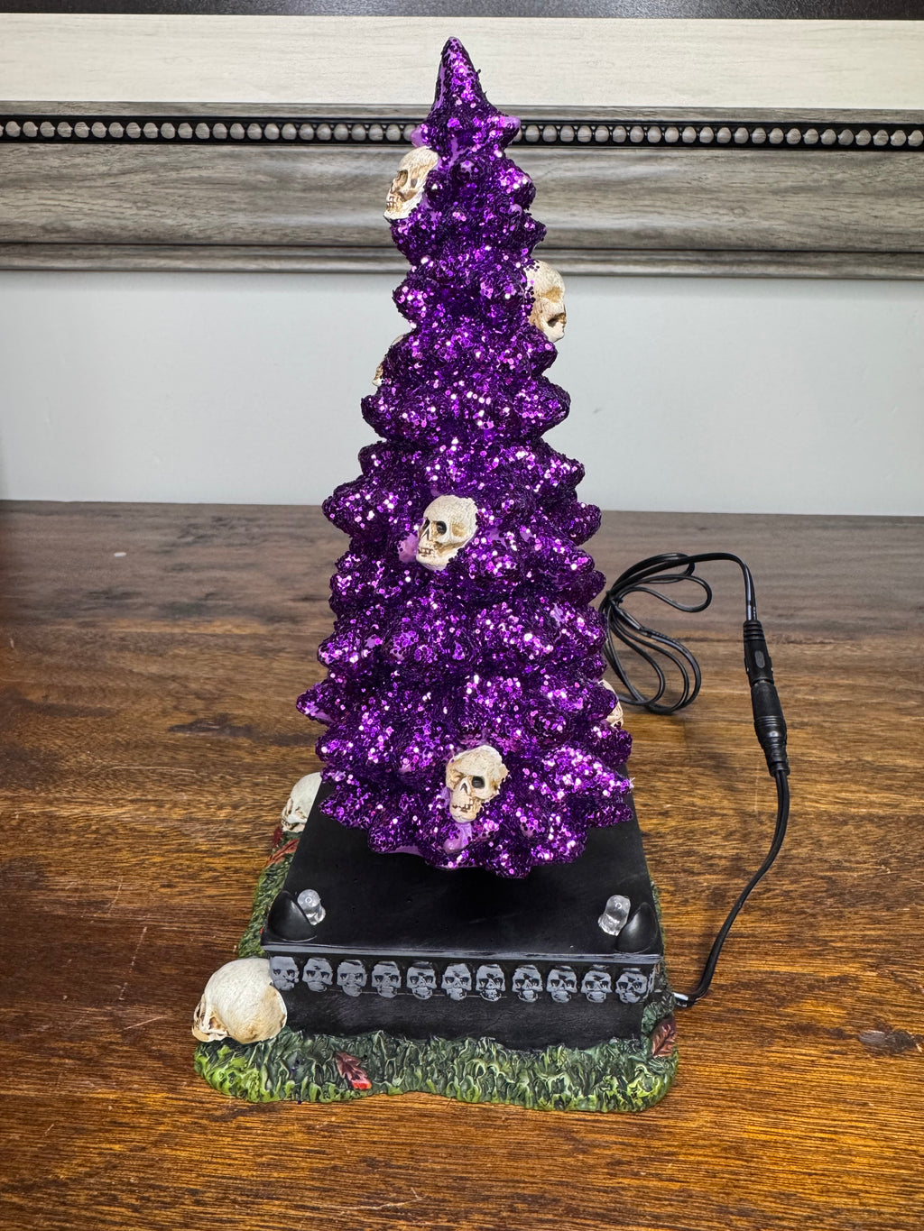 Dept 56 Village CrossHalloween Haunted Skull Tree
