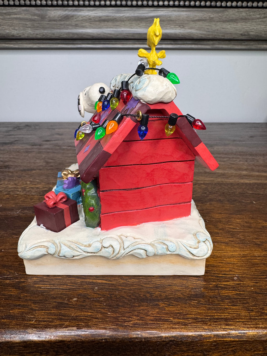 Jim Shore Heartwood Creek "Snoopy and Woodstock Decking the Dog House" NIB