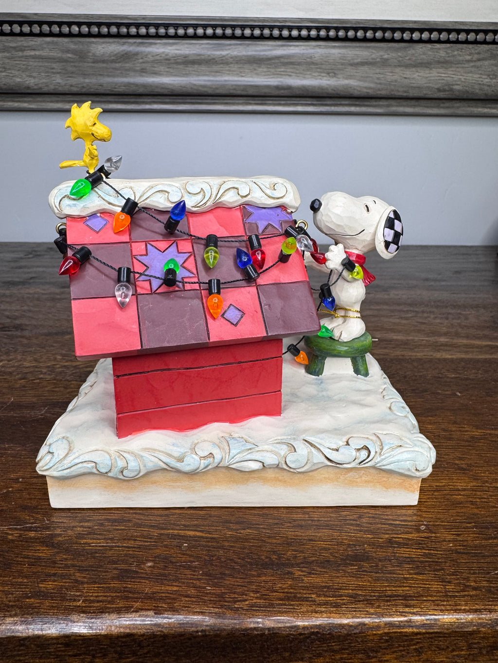 Jim Shore Heartwood Creek "Snoopy and Woodstock Decking the Dog House" NIB