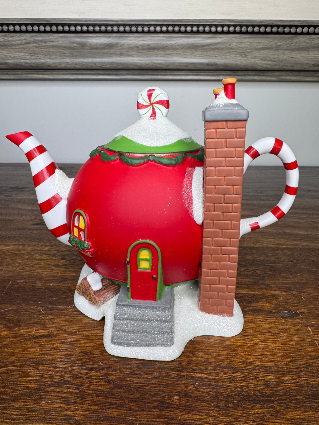 New Dept 56 North Pole Village "Peppermint Tea Shop" Lighted Building