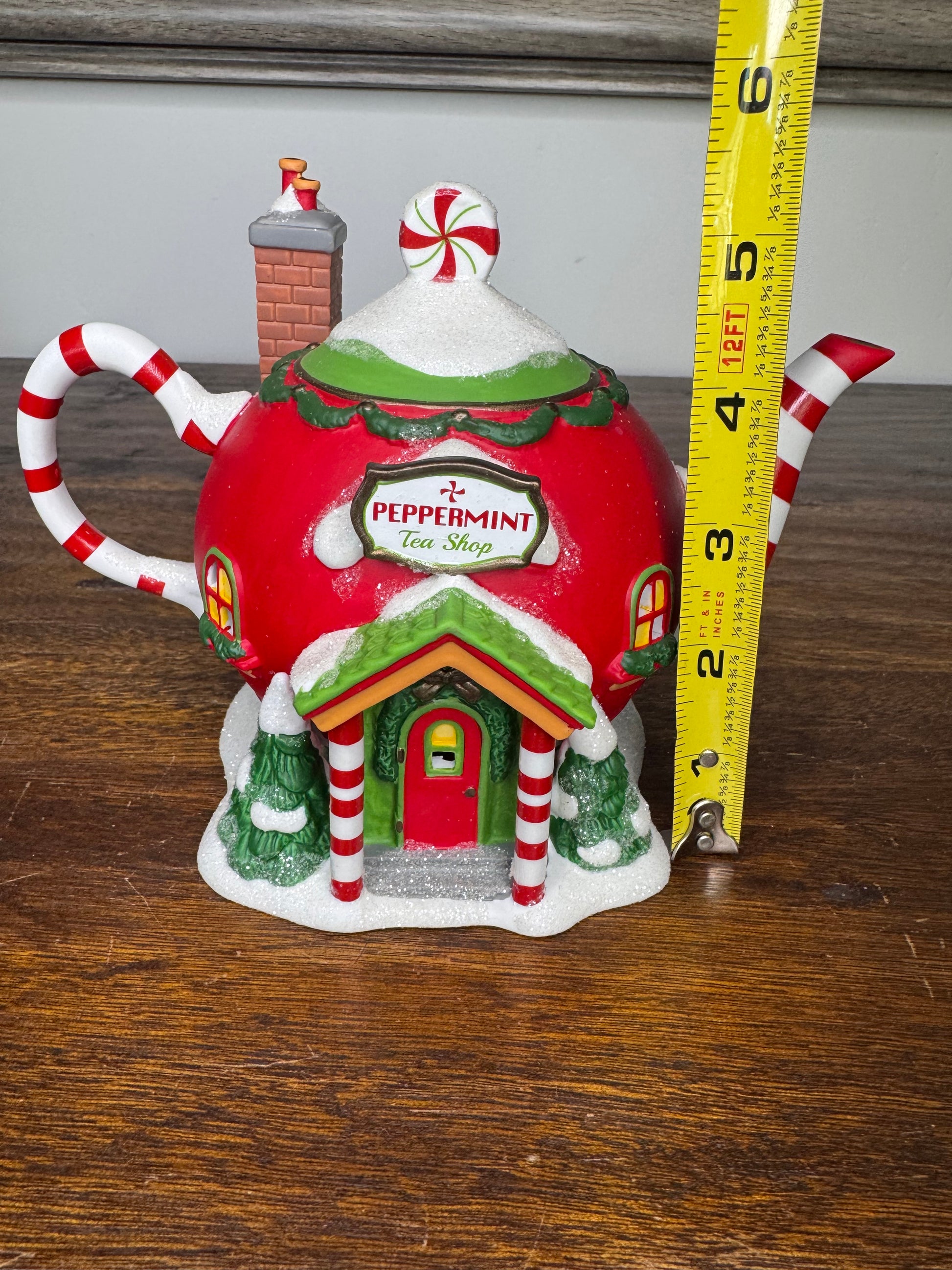 New Dept 56 North Pole Village "Peppermint Tea Shop" Lighted Building