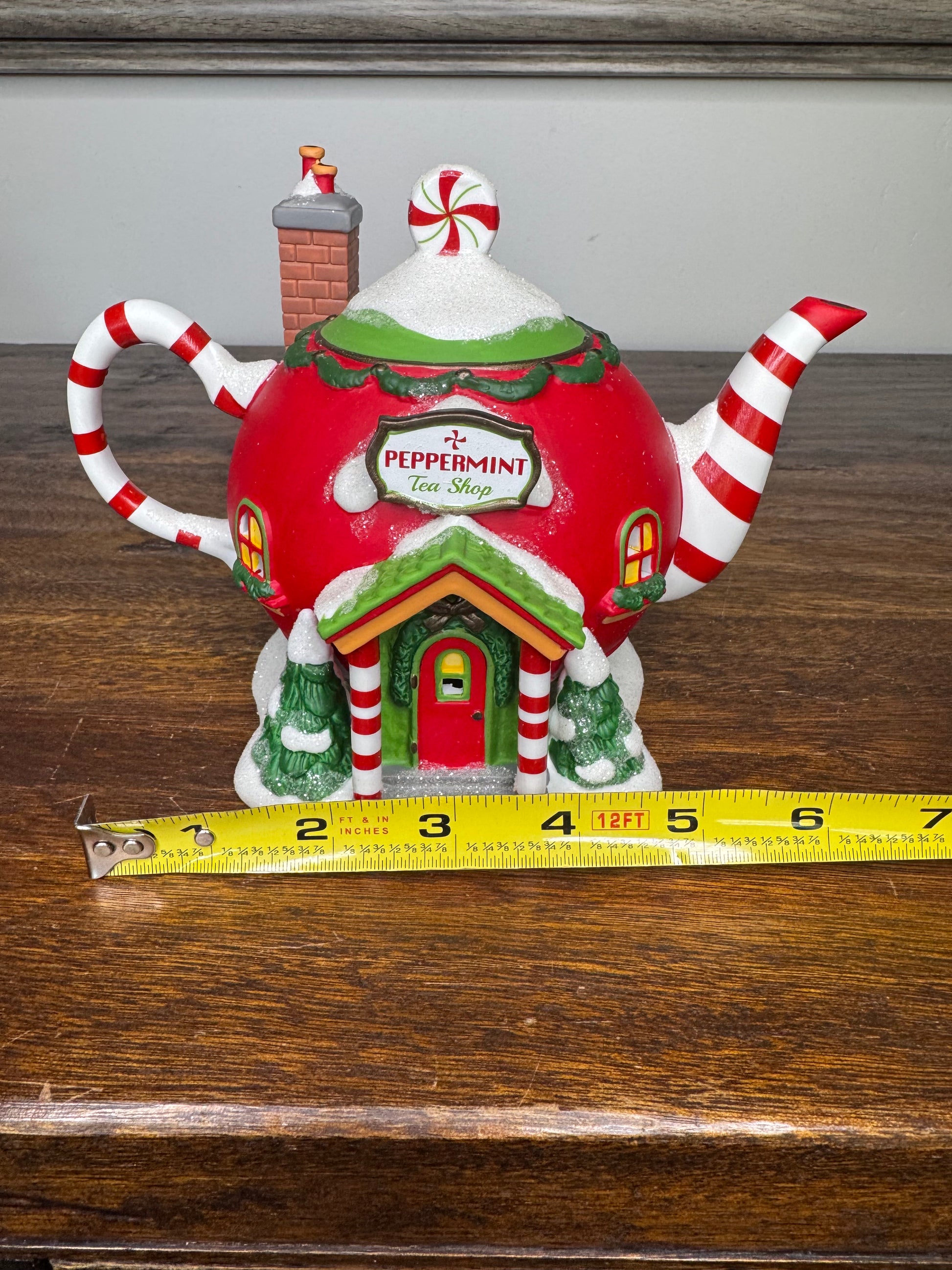 New Dept 56 North Pole Village "Peppermint Tea Shop" Lighted Building