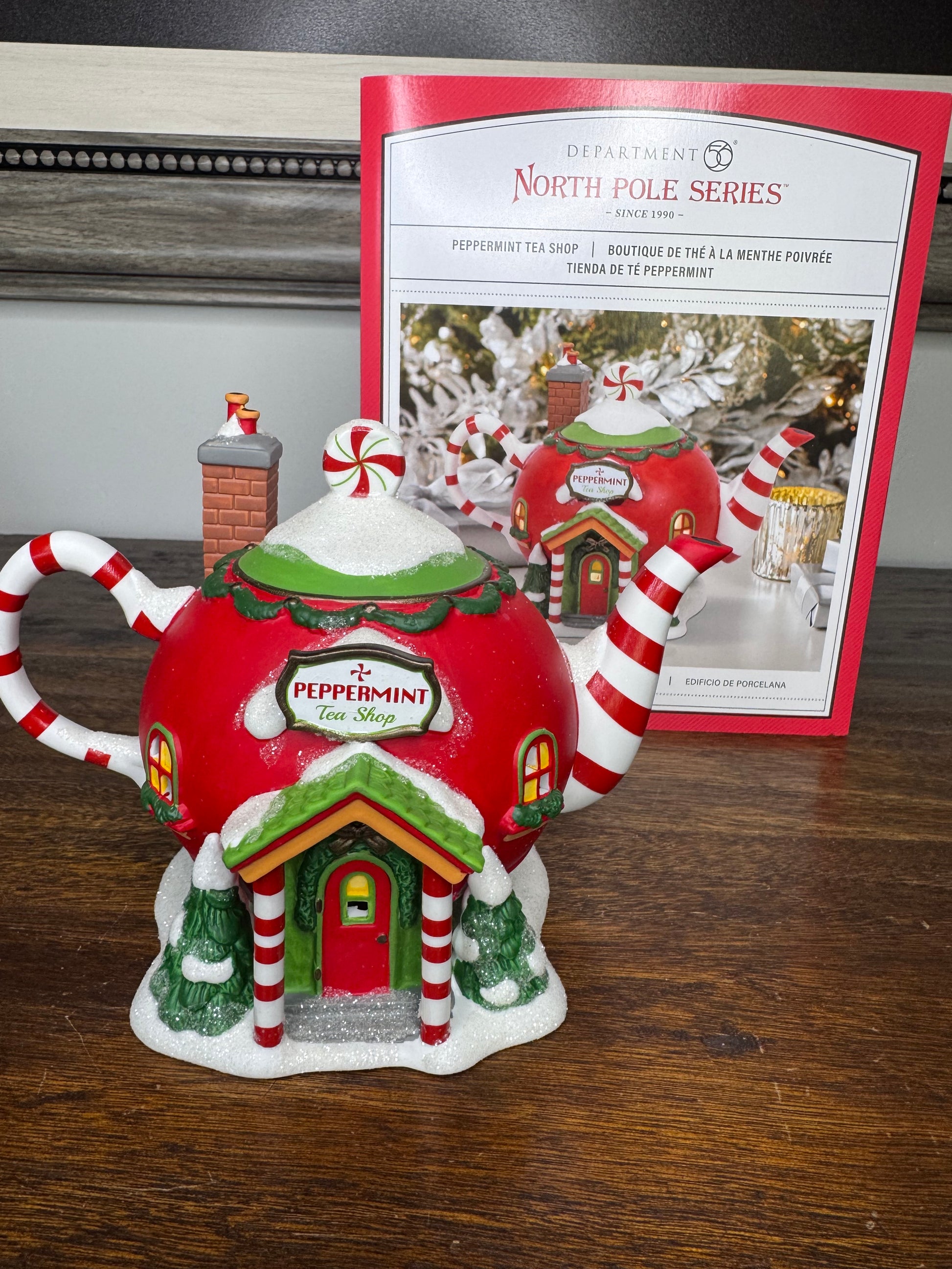 New Dept 56 North Pole Village "Peppermint Tea Shop" Lighted Building