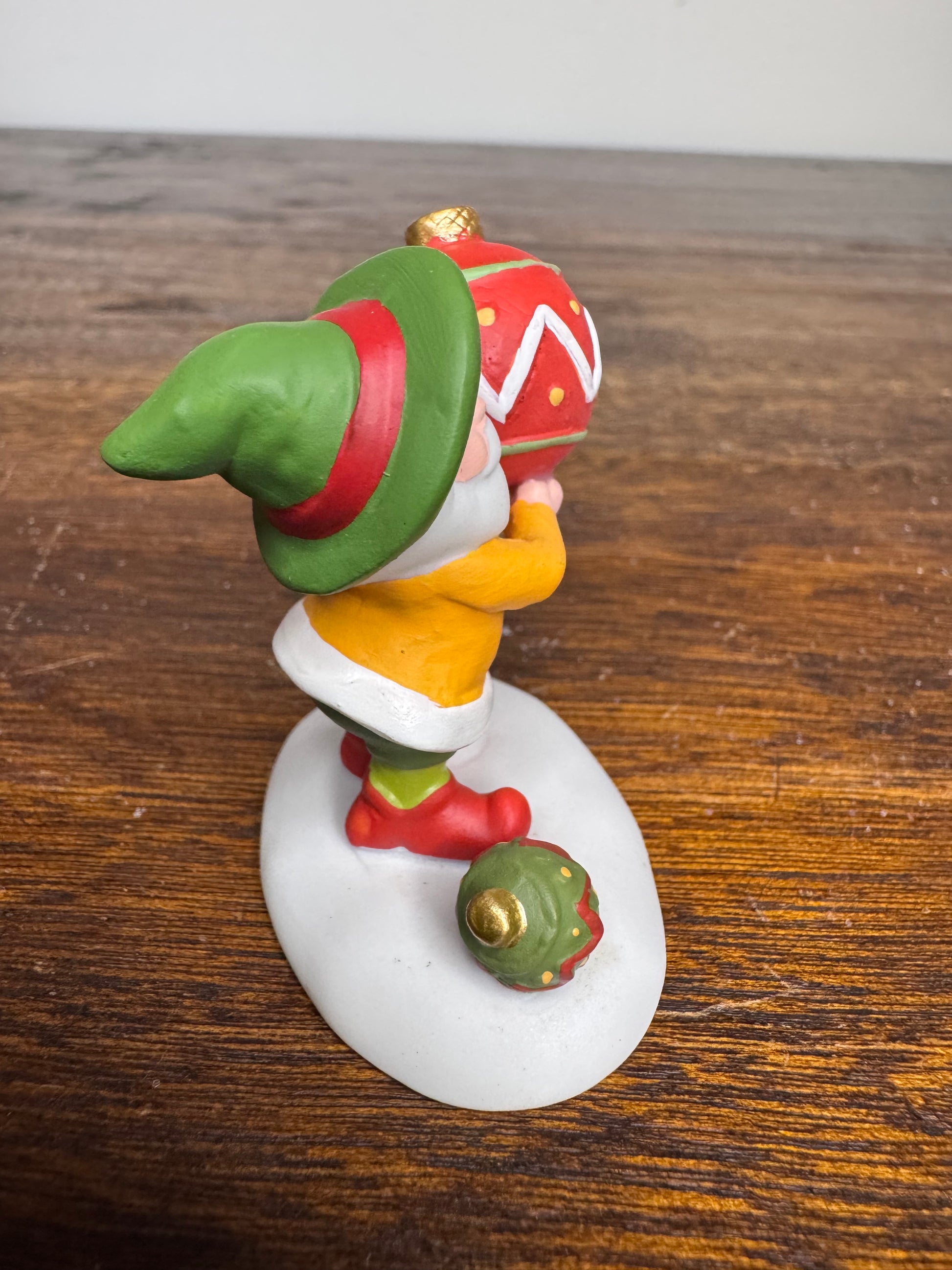 New Dept 56 North Pole Village Accessory "Friends and Neighbors" Set of 3