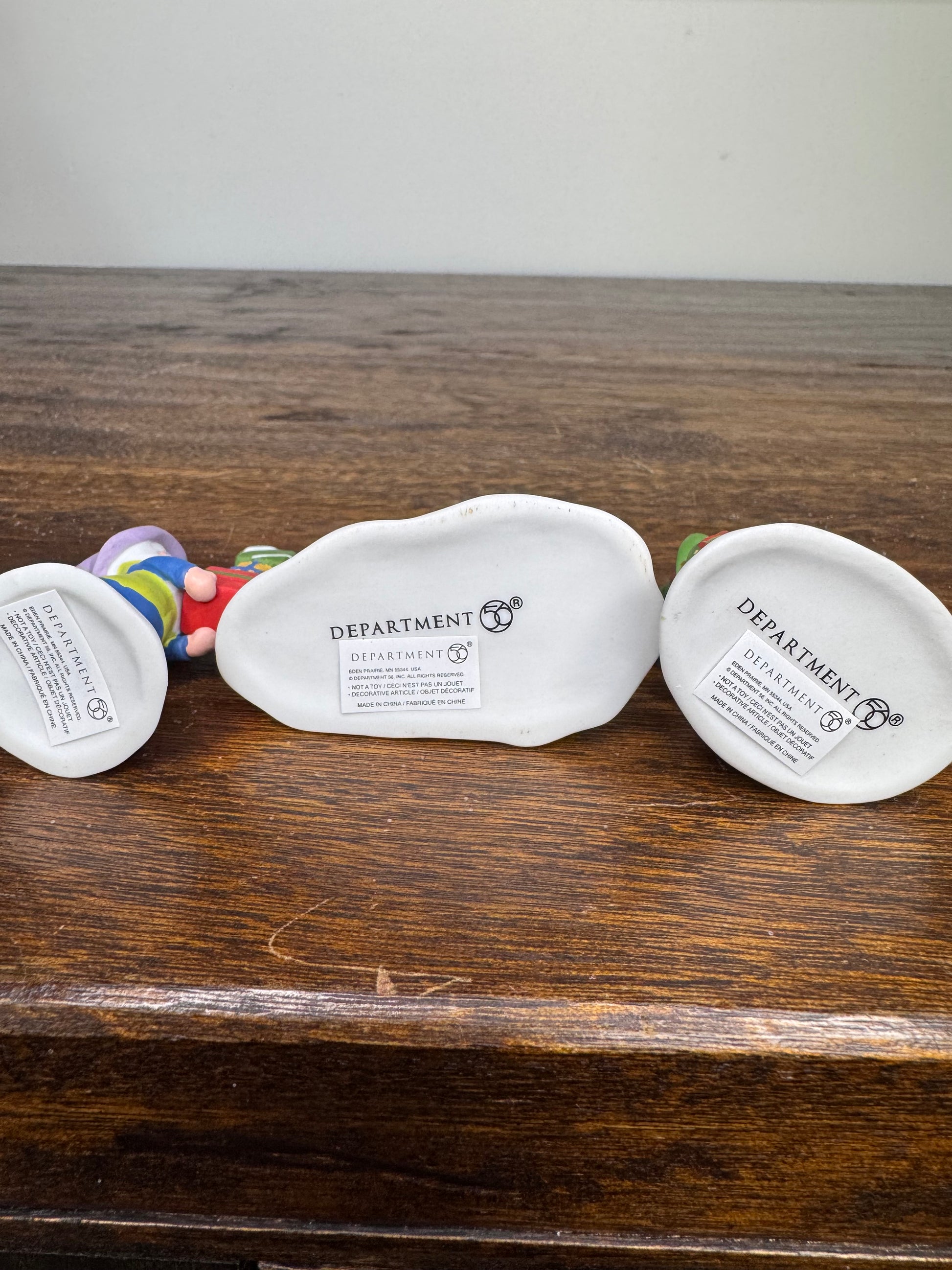 New Dept 56 North Pole Village Accessory "Friends and Neighbors" Set of 3