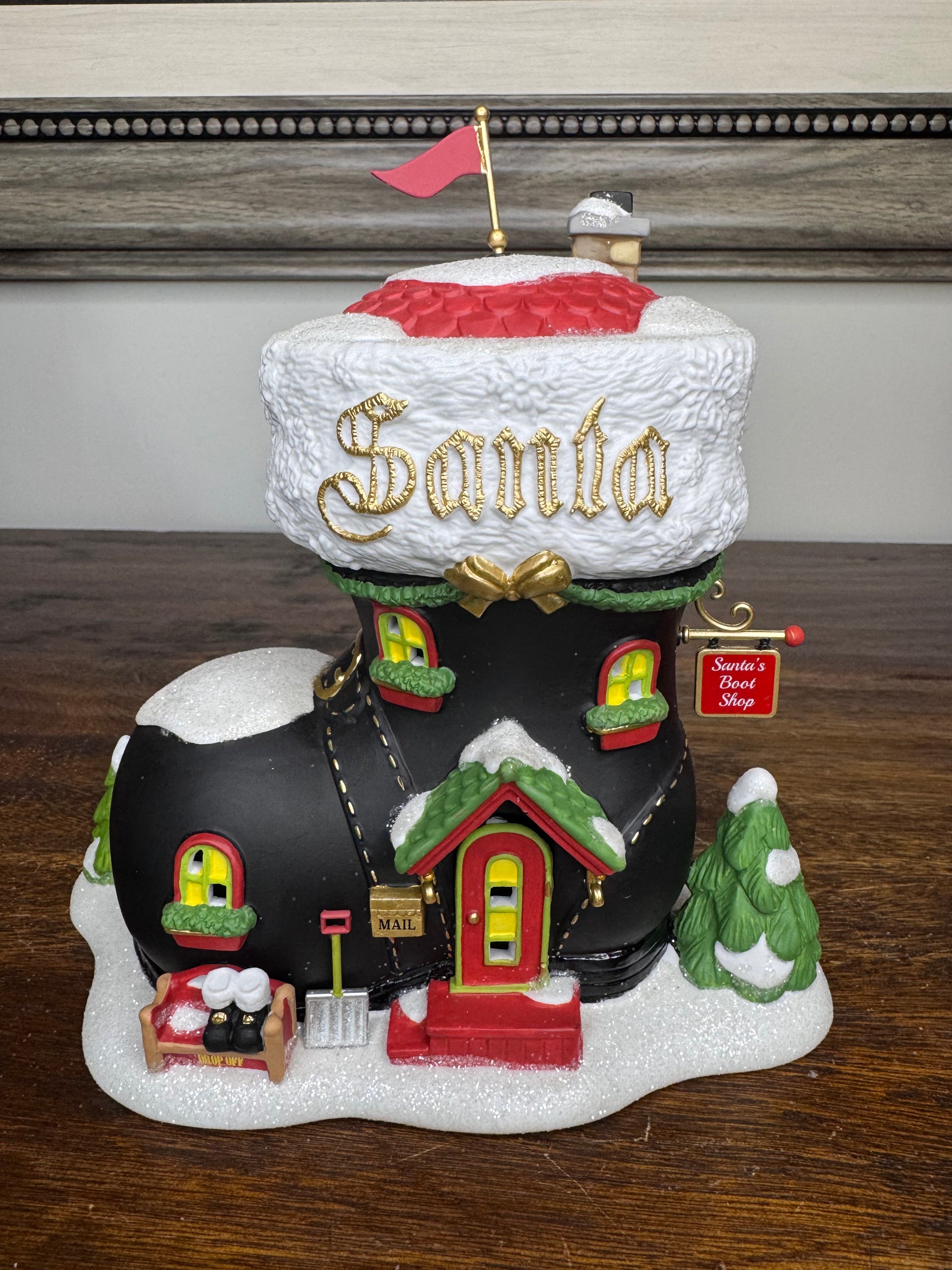 New Dept 56 North Pole Village "Santa's Boot Shop"Lighted Building