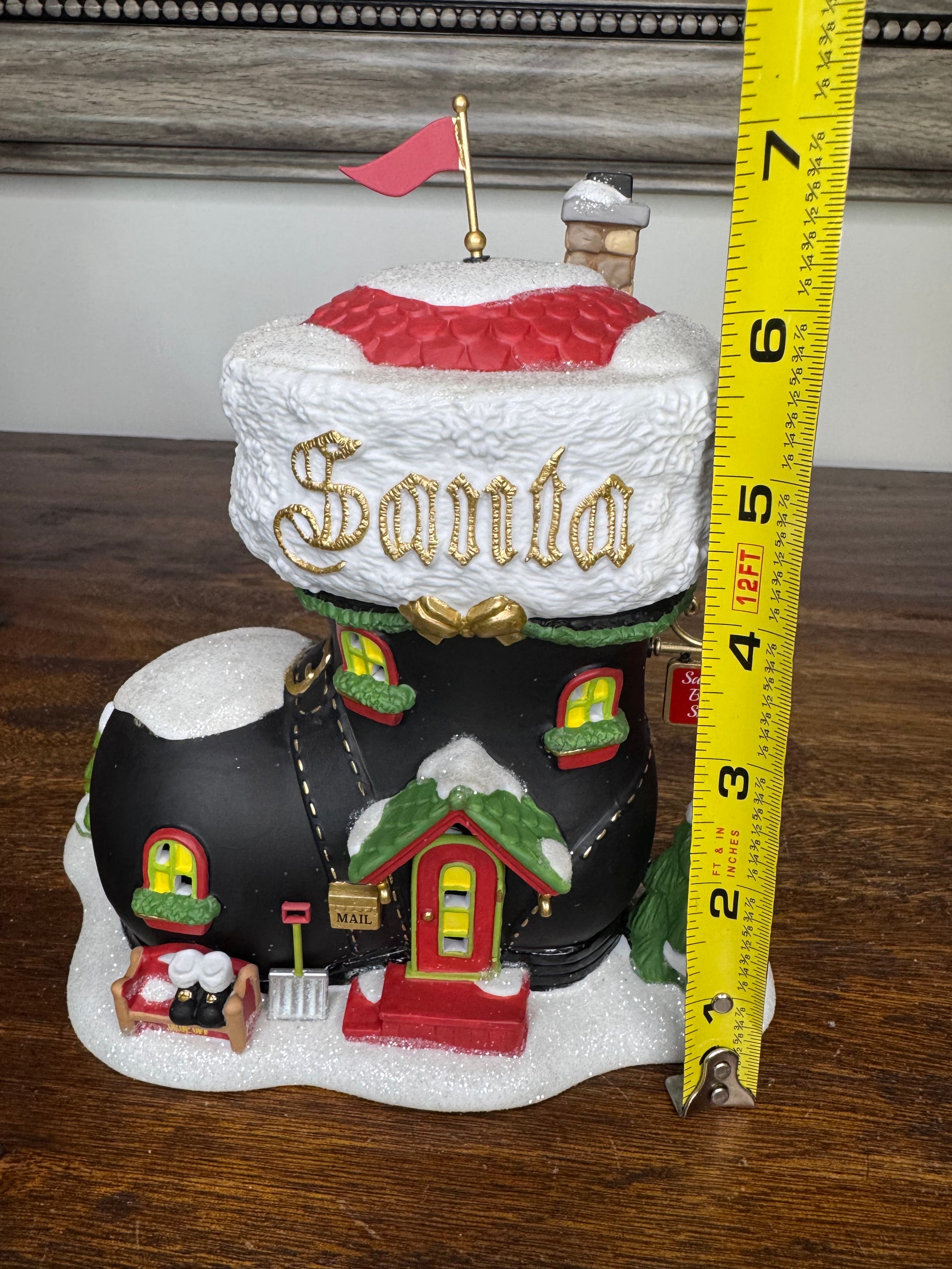 New Dept 56 North Pole Village "Santa's Boot Shop"Lighted Building