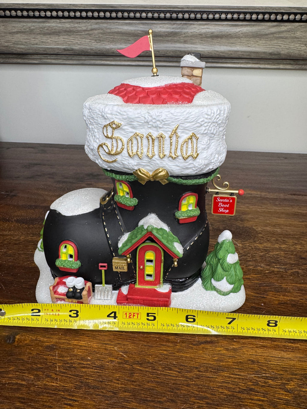 New Dept 56 North Pole Village "Santa's Boot Shop"Lighted Building