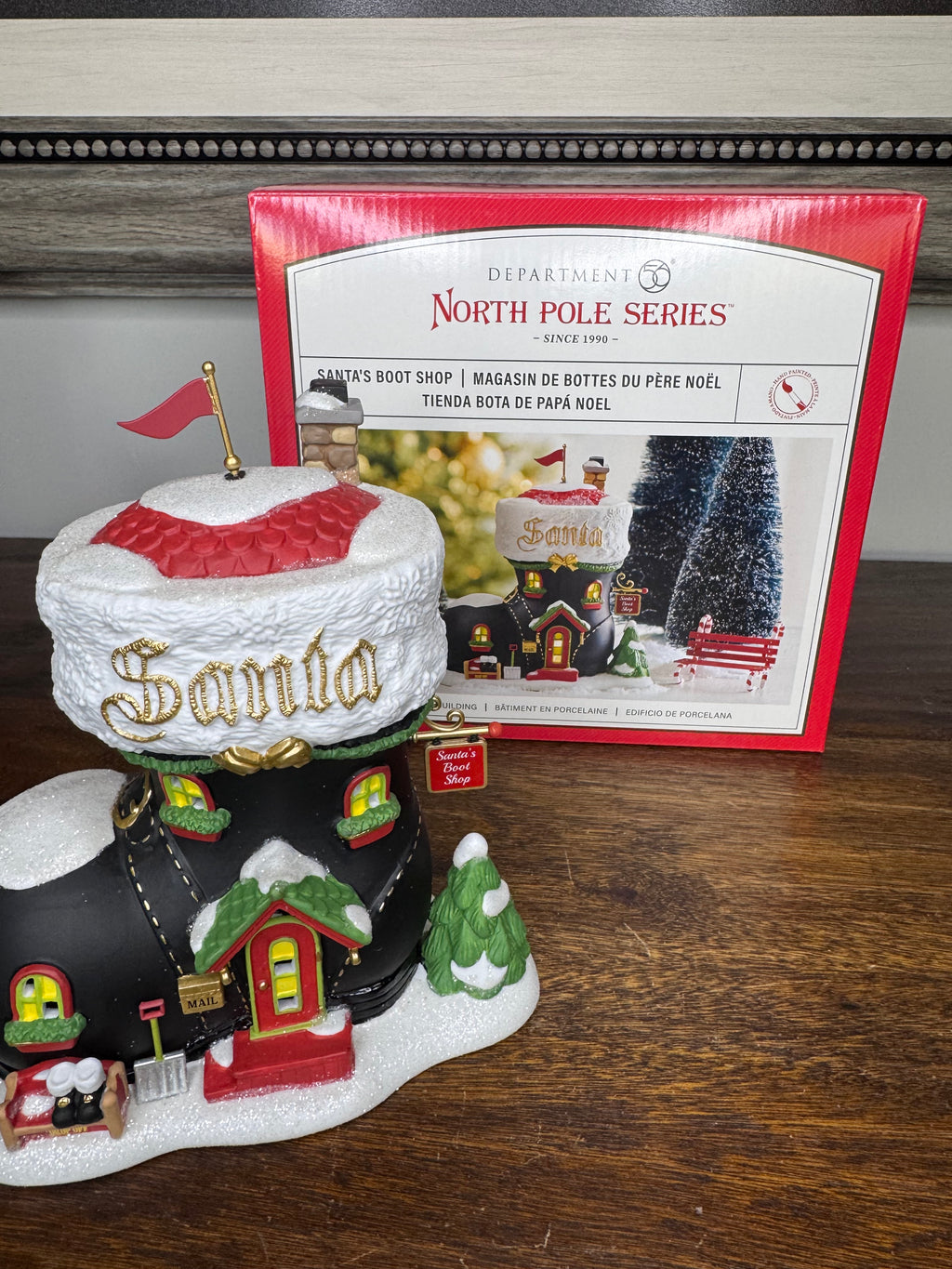 New Dept 56 North Pole Village "Santa's Boot Shop"Lighted Building