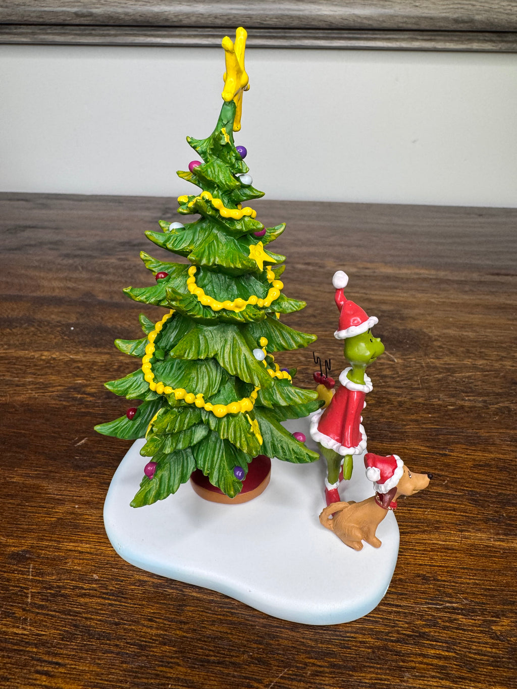 New Dept 56 A Grinch Village "Welcome Xmas- Xmas Day"