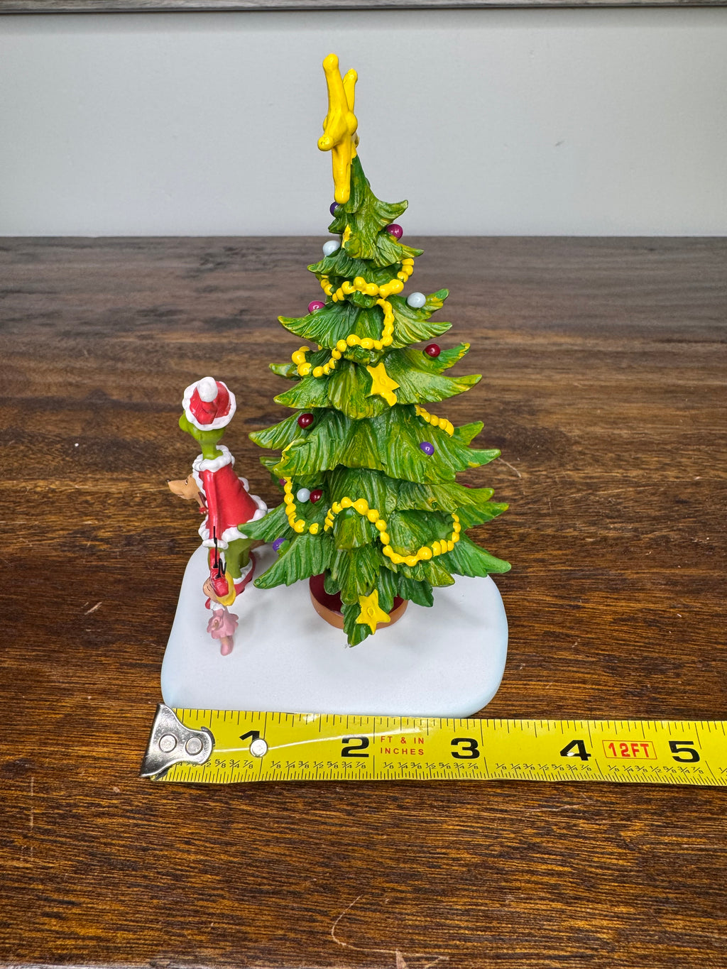 New Dept 56 A Grinch Village "Welcome Xmas- Xmas Day"