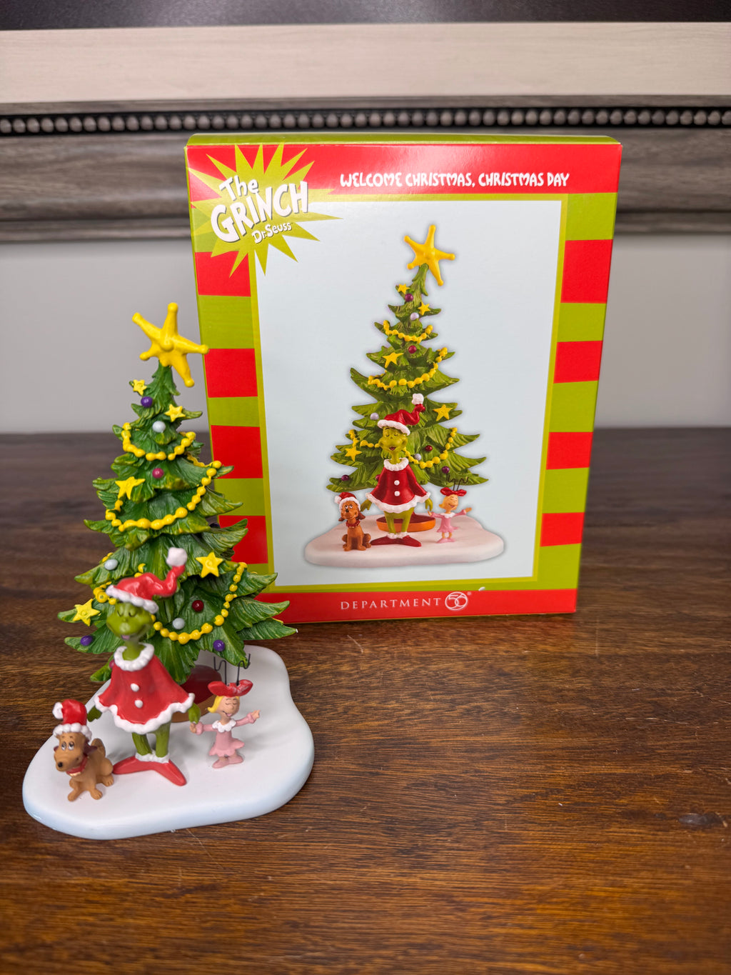 New Dept 56 A Grinch Village "Welcome Xmas- Xmas Day"