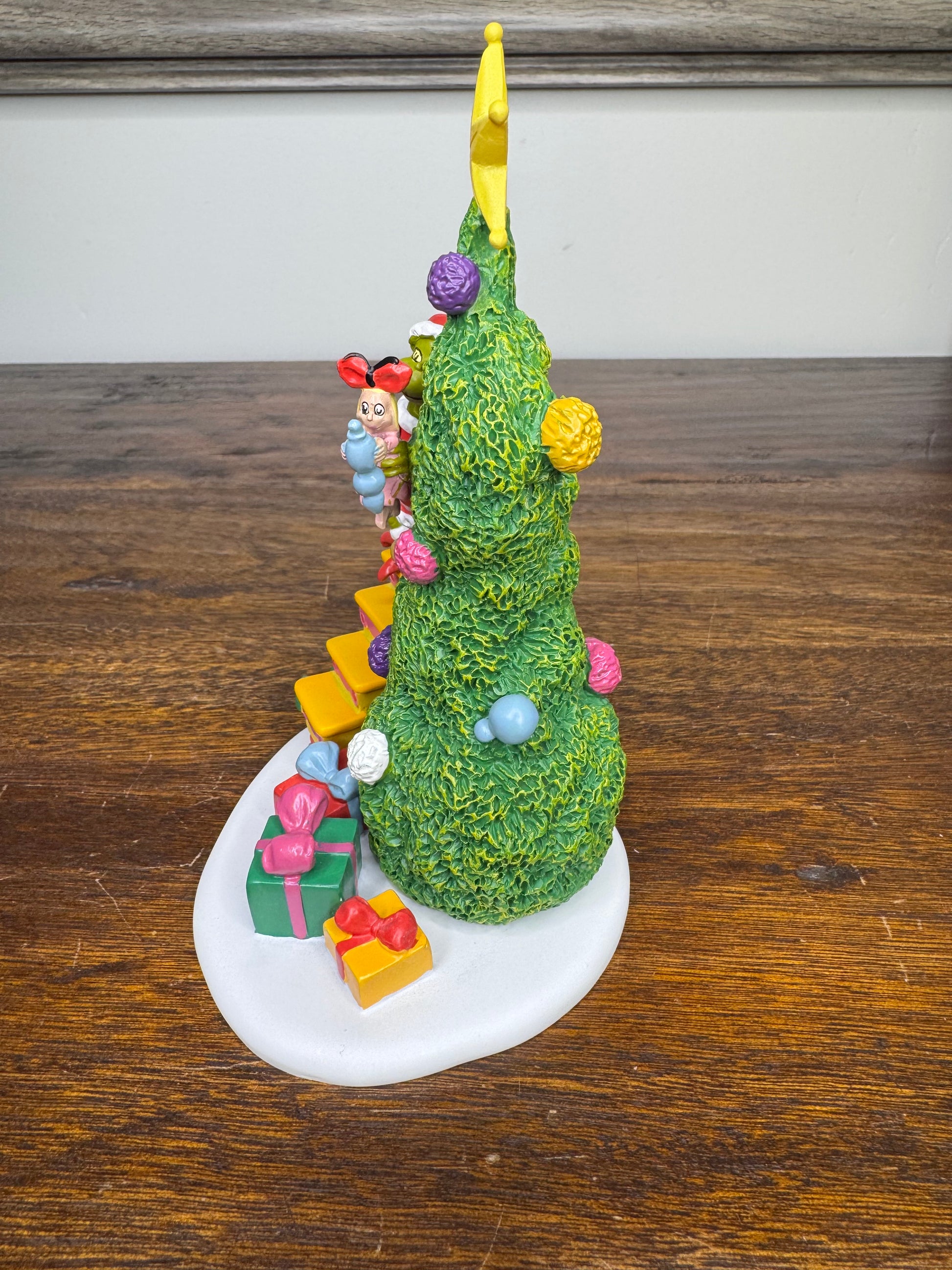 New Dept 56 Grinch Village Accessory "It Takes Two- Grinch and Cindy Lou"