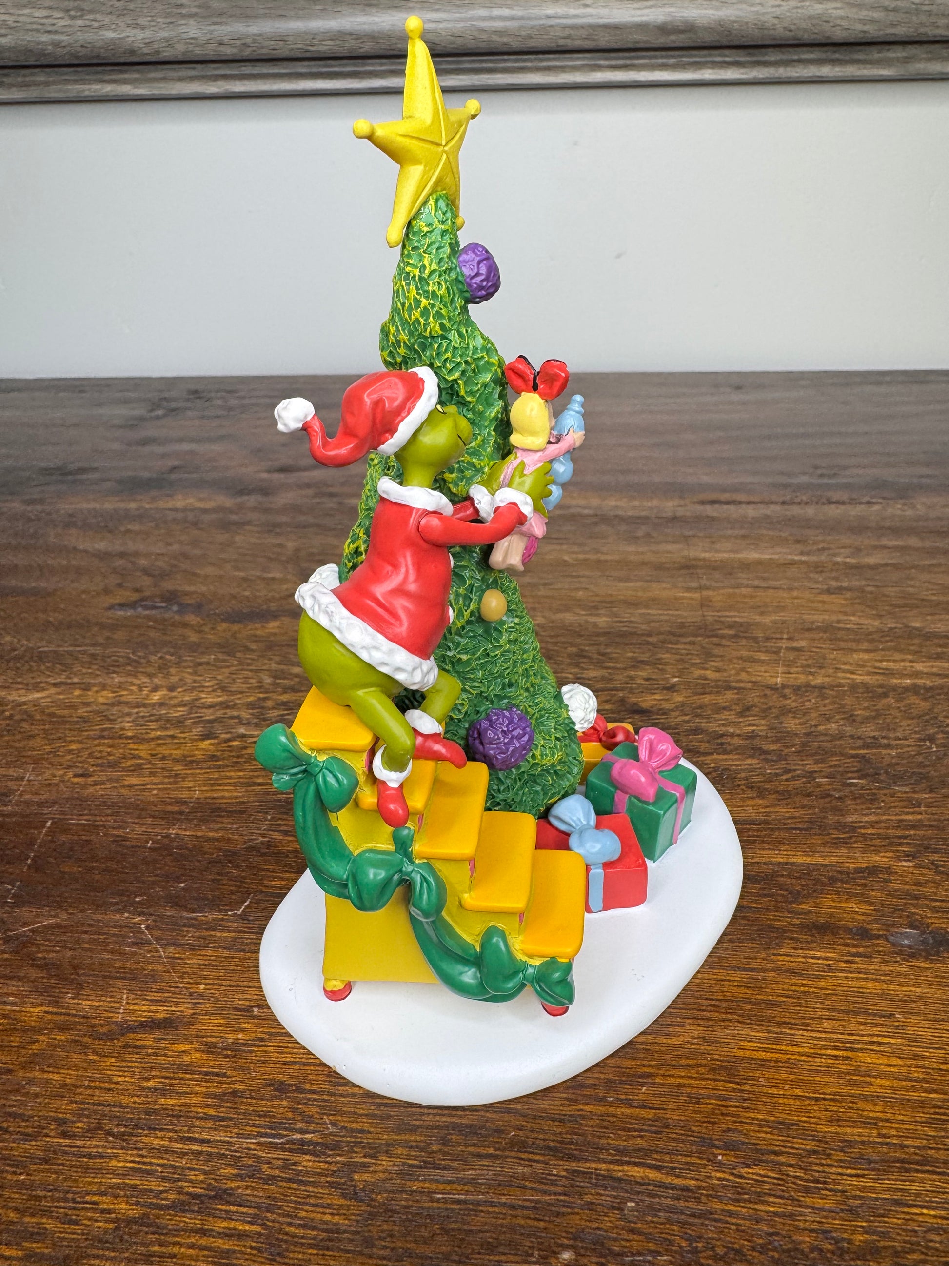 New Dept 56 Grinch Village Accessory "It Takes Two- Grinch and Cindy Lou"