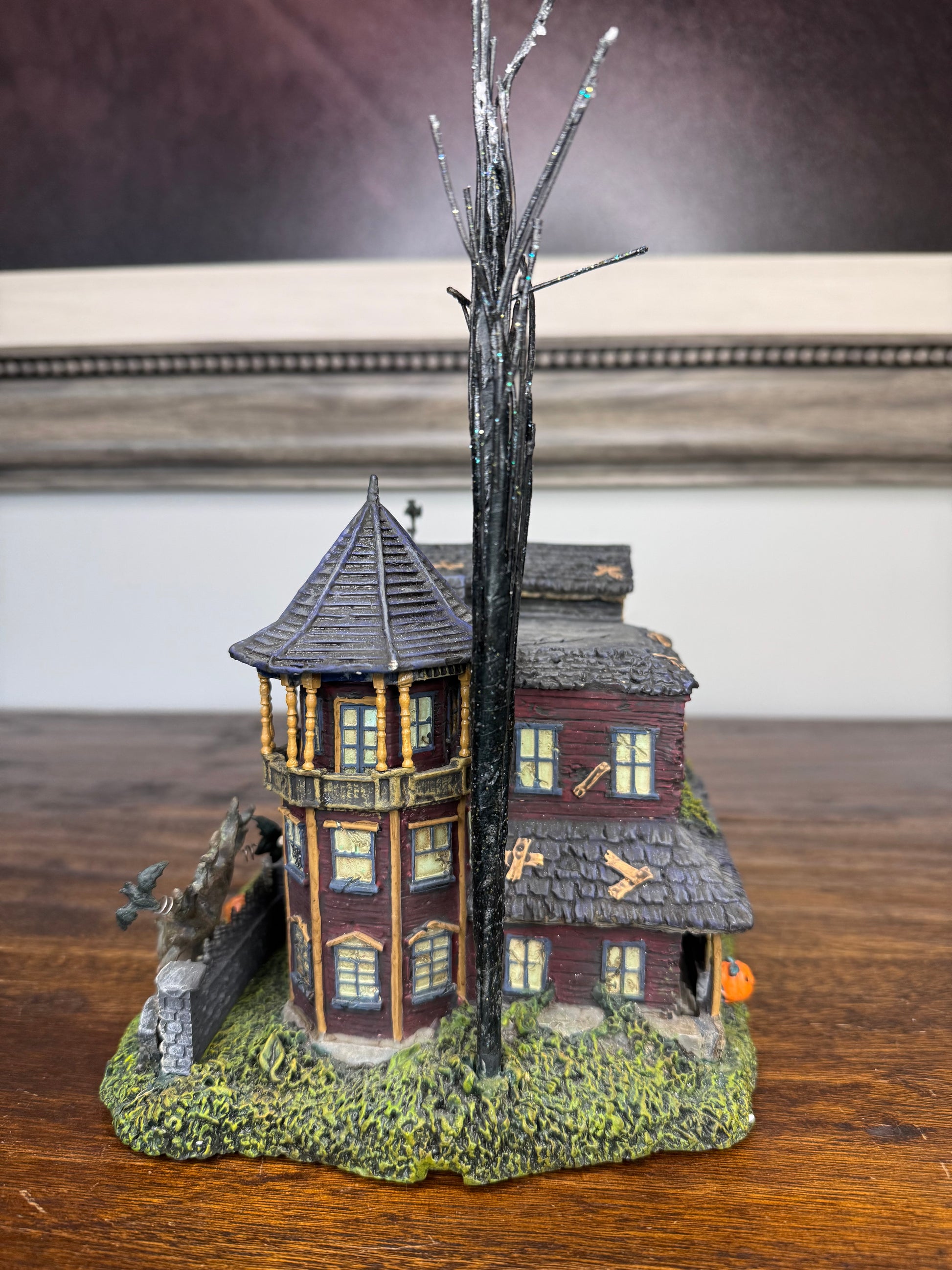 Hawthorn Village 1313 Mockingbird Lane The Munsters Light Up House w/ 3 Figurines