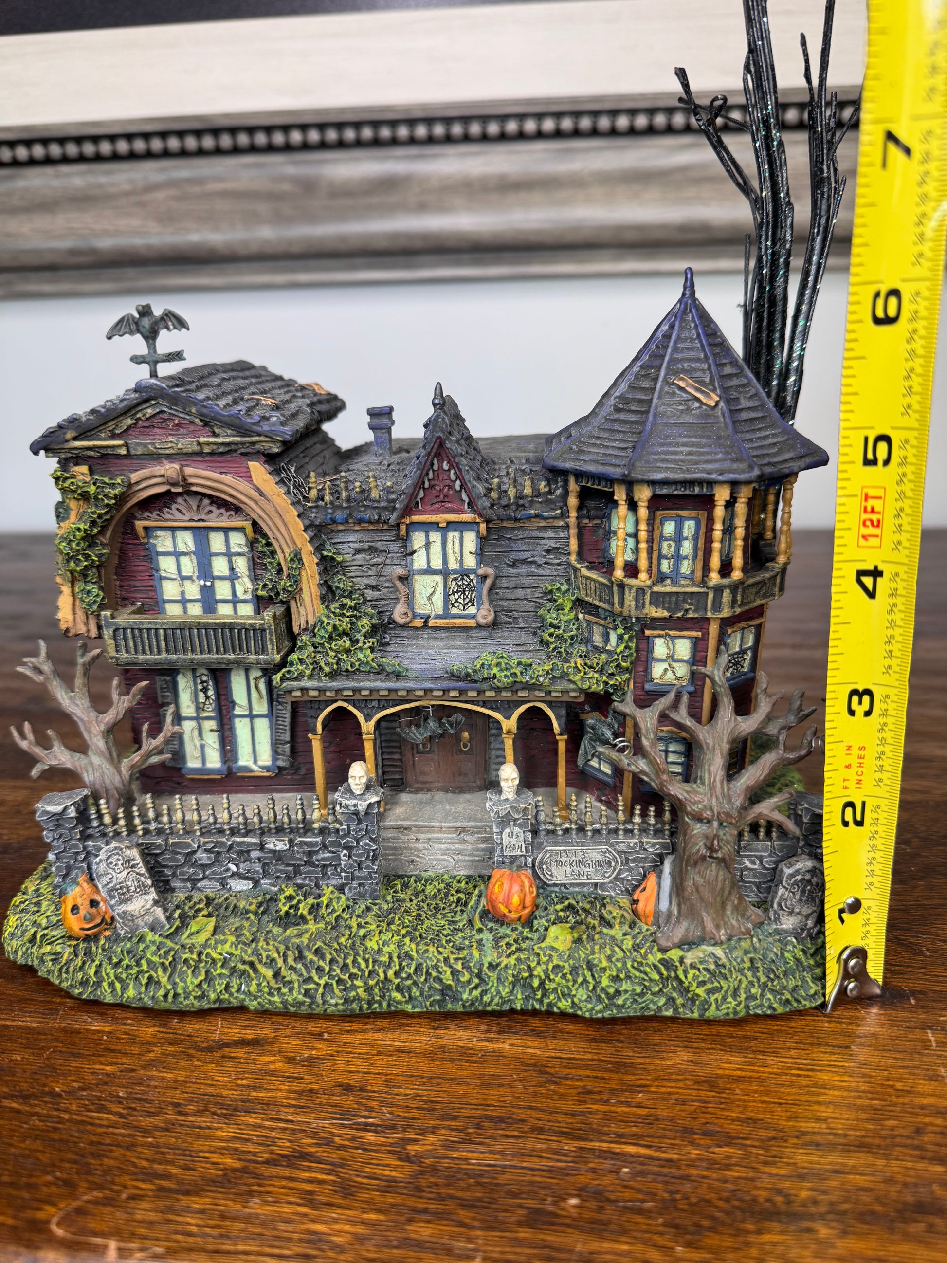 Hawthorn Village 1313 Mockingbird Lane The Munsters Light Up House w/ 3 Figurines